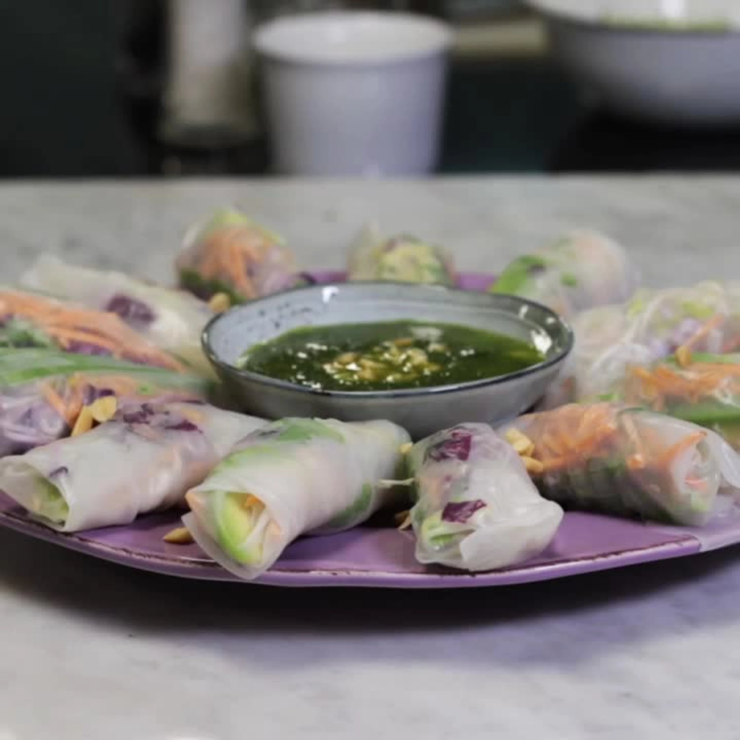 Sommerrollen mit Korianderdip