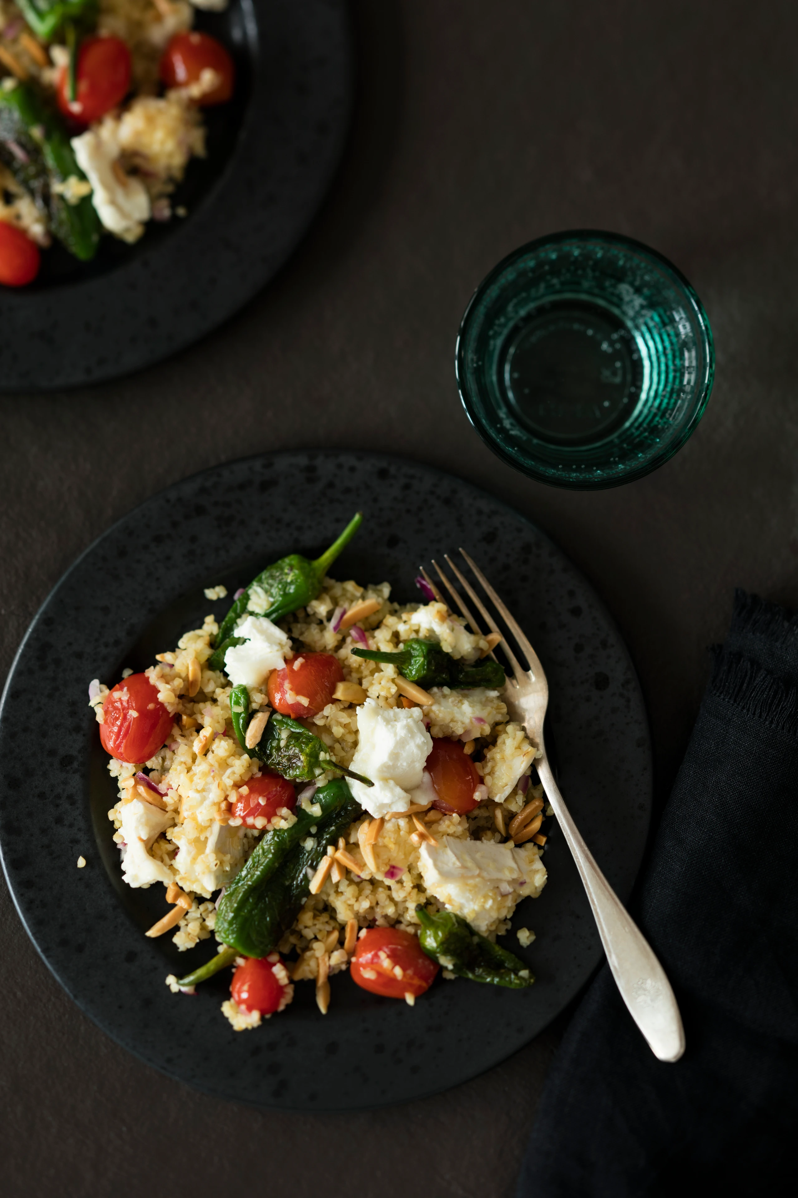 Bulgursalat mit Ziegenkäse und Pimentos