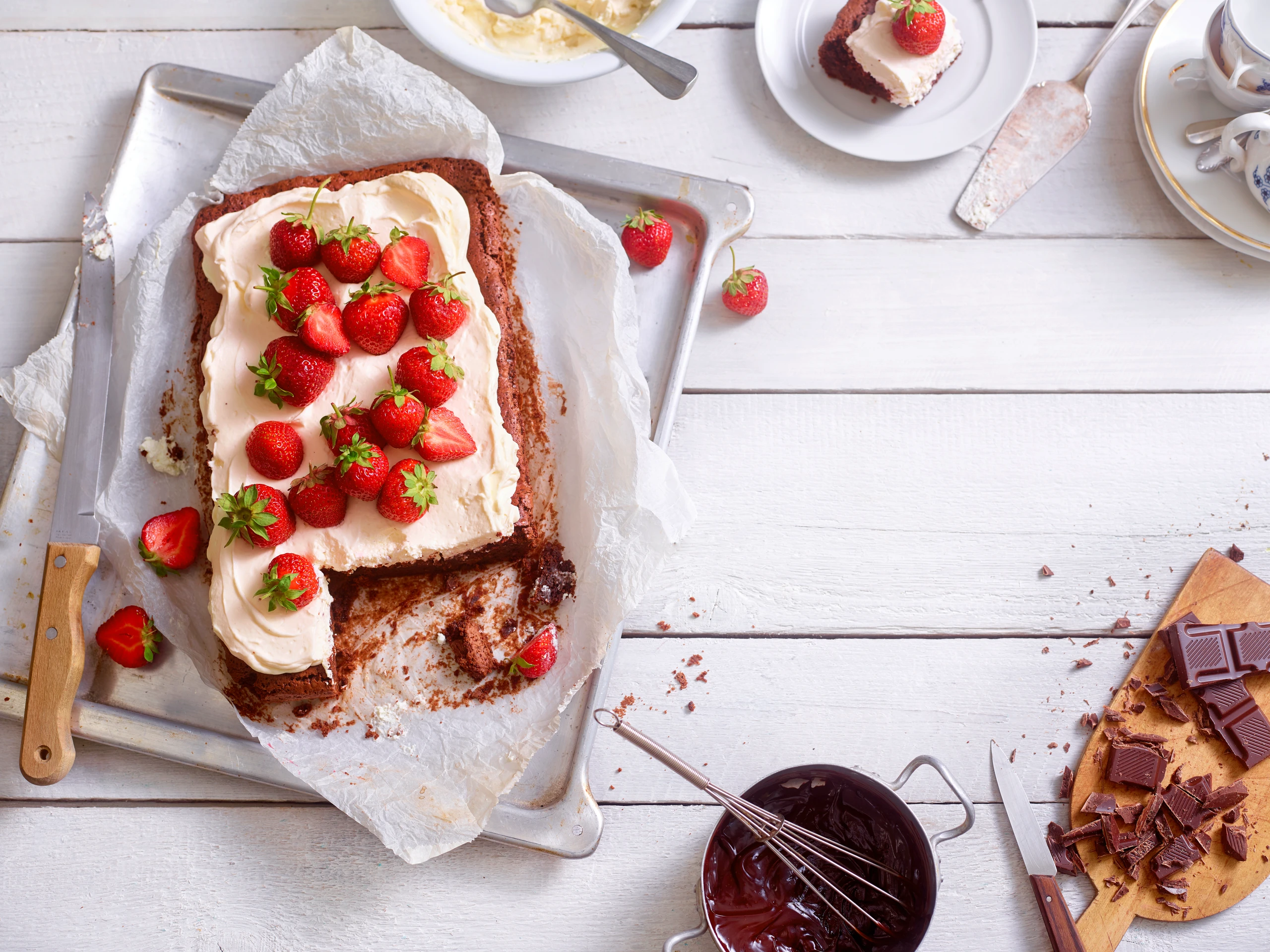 Brownie-Kuchen mit Erdbeeren