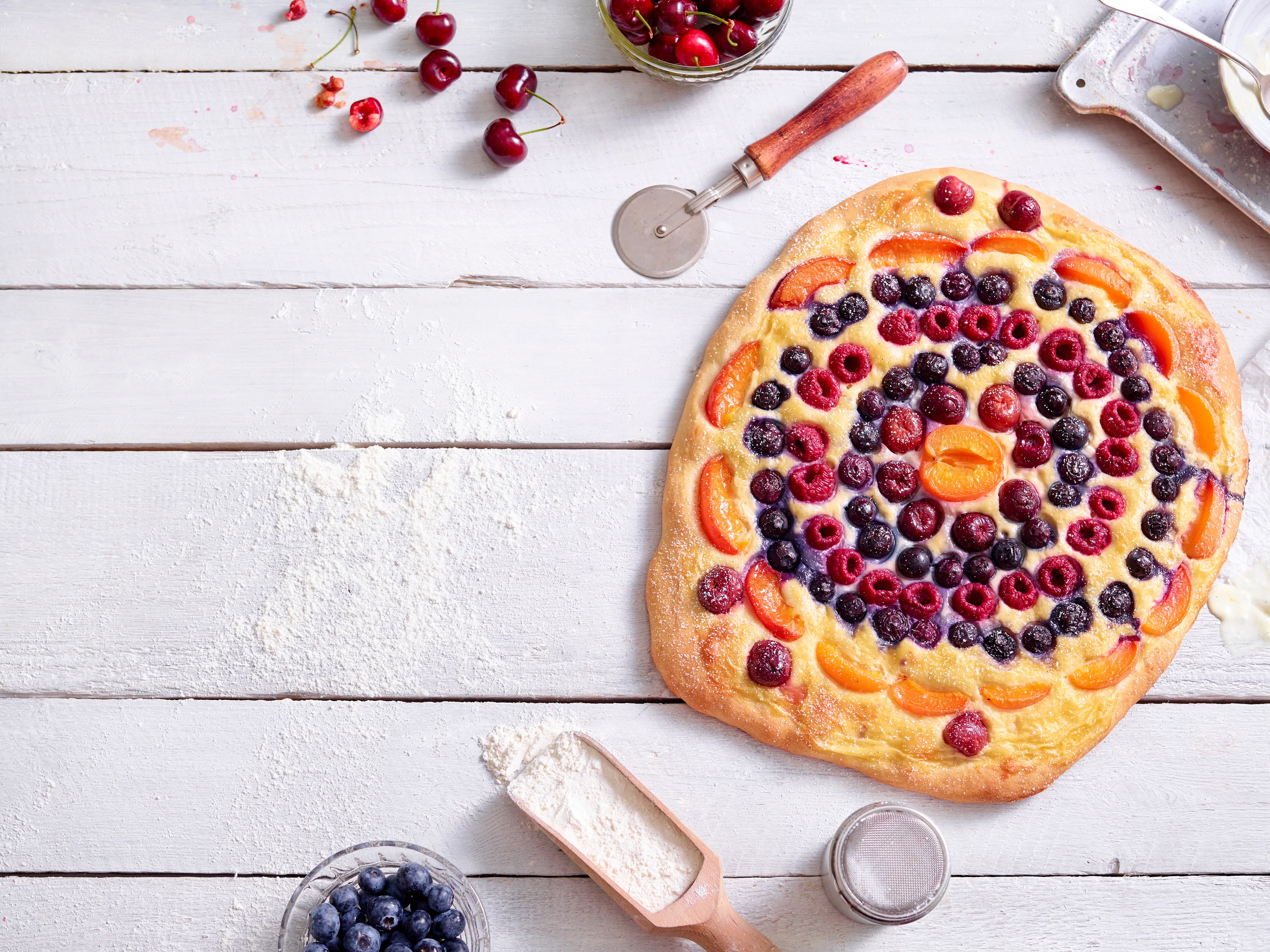 Bunter Obstfleck mit Vanillecreme