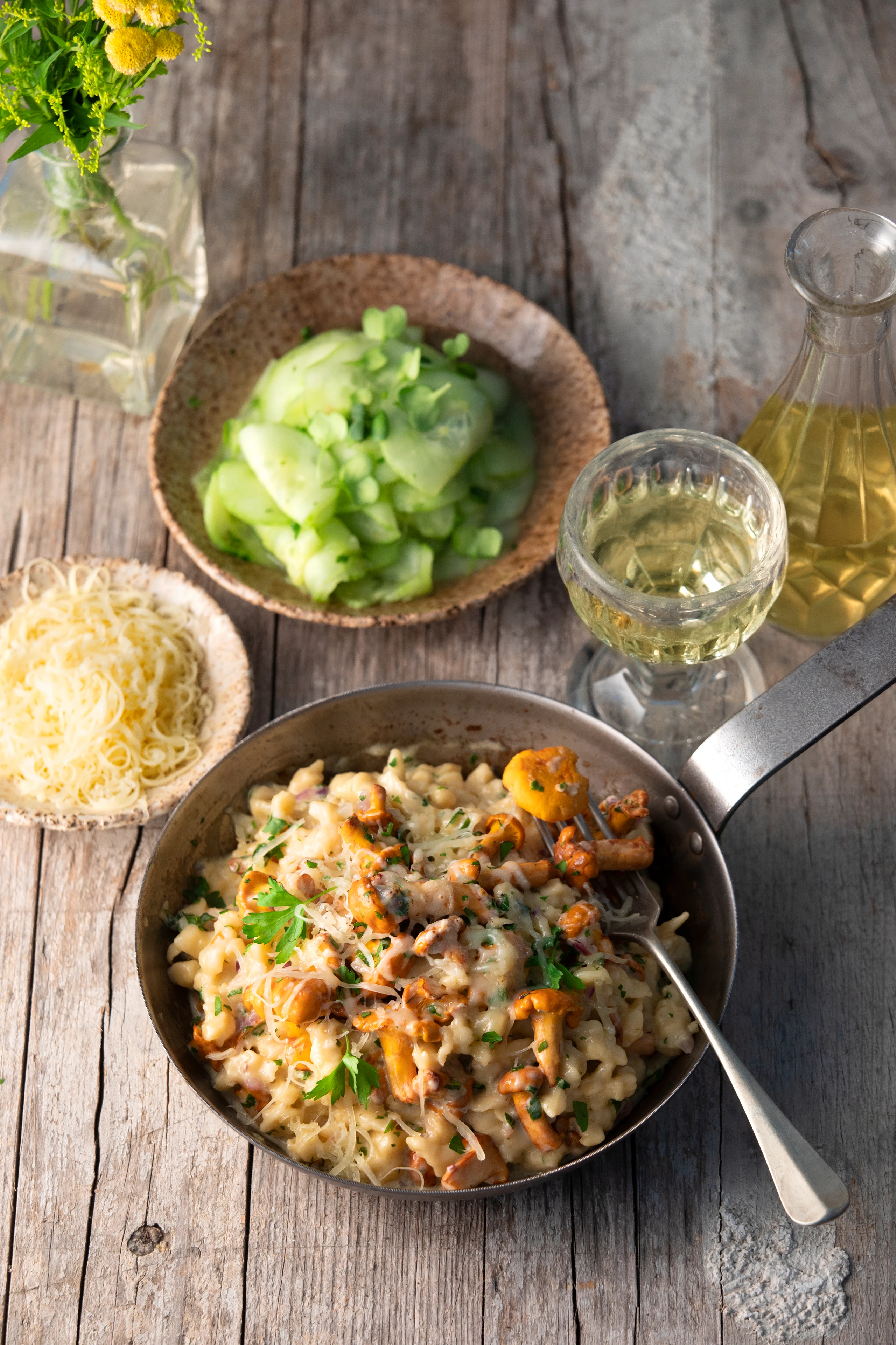 Schwammerl-Spätzlegröstl mit Gurkensalat