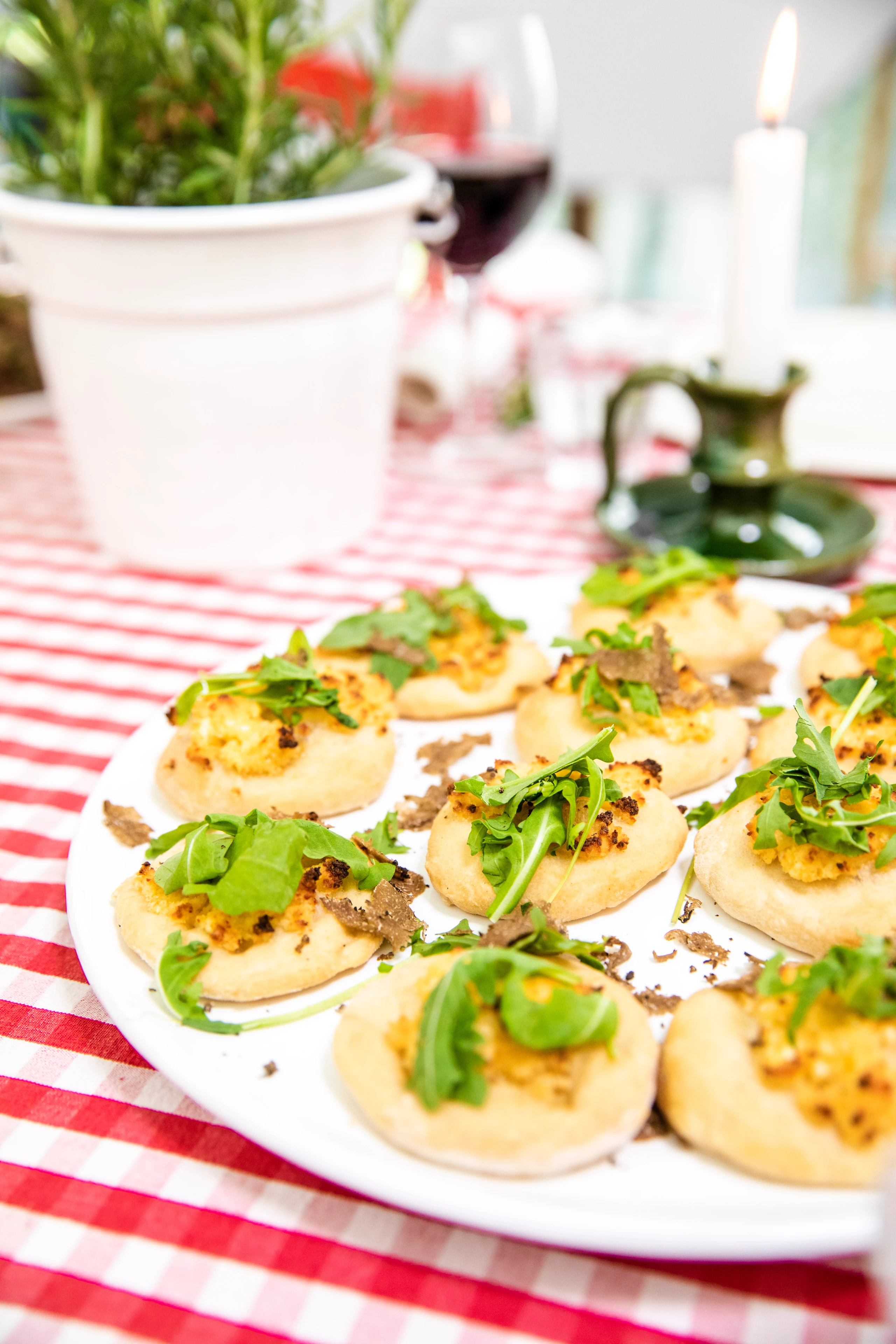 Minipizzen mit Ricotta, Trüffel und Rucola