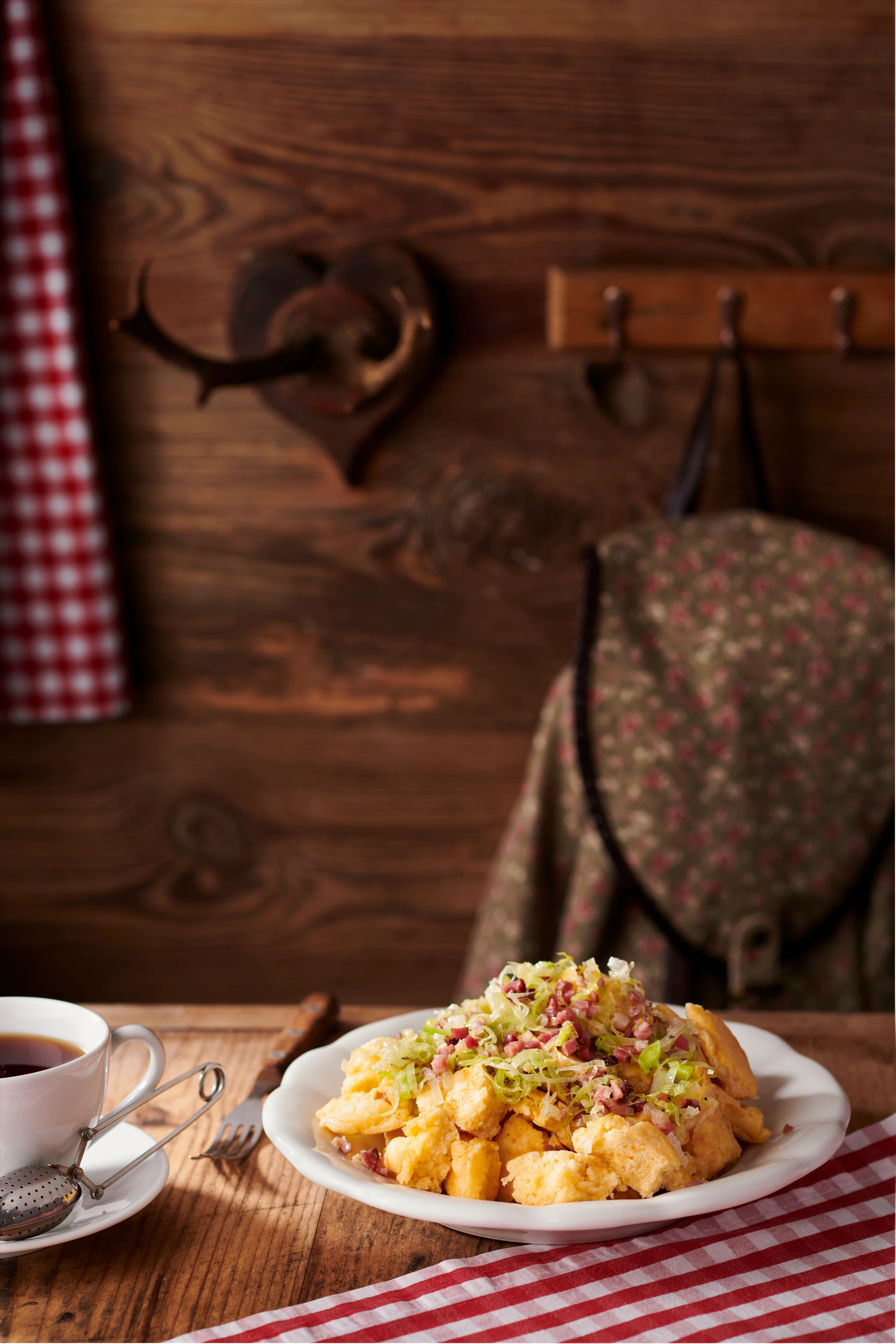 Käse-Schmarrn mit Lauch und Speck