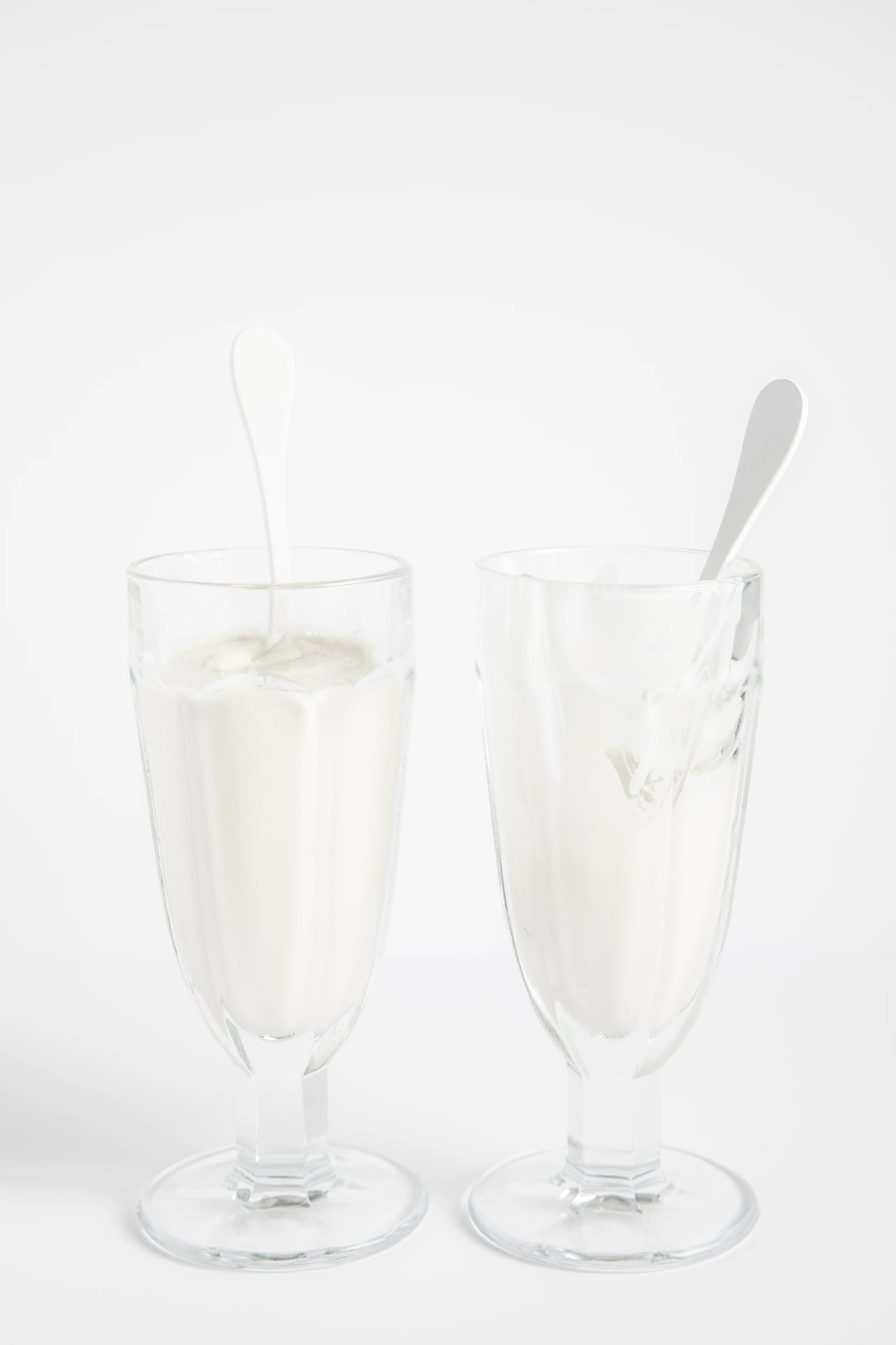 Kokos-Panna-Cotta mit weißer Schokolade