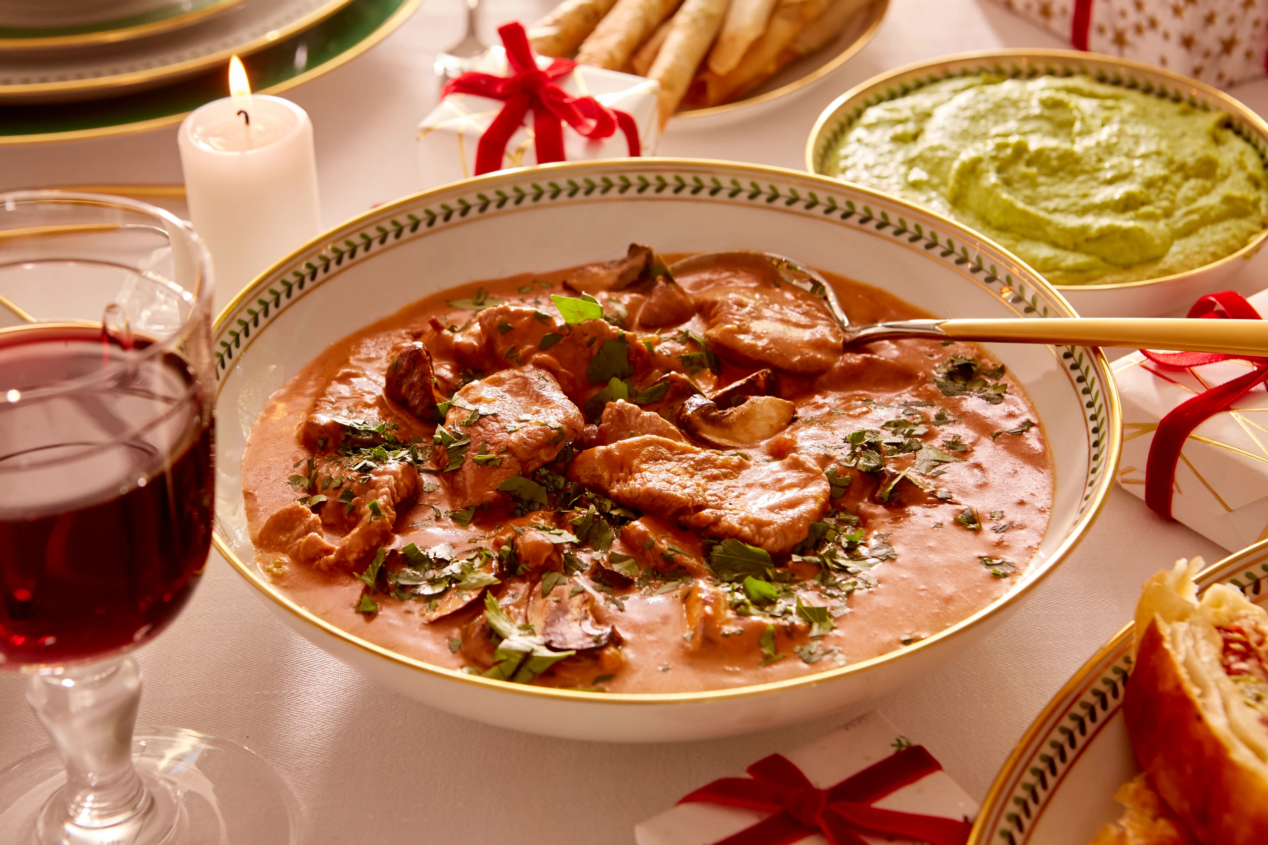 Rindsgeschnetzeltes mit Erbsenpüree