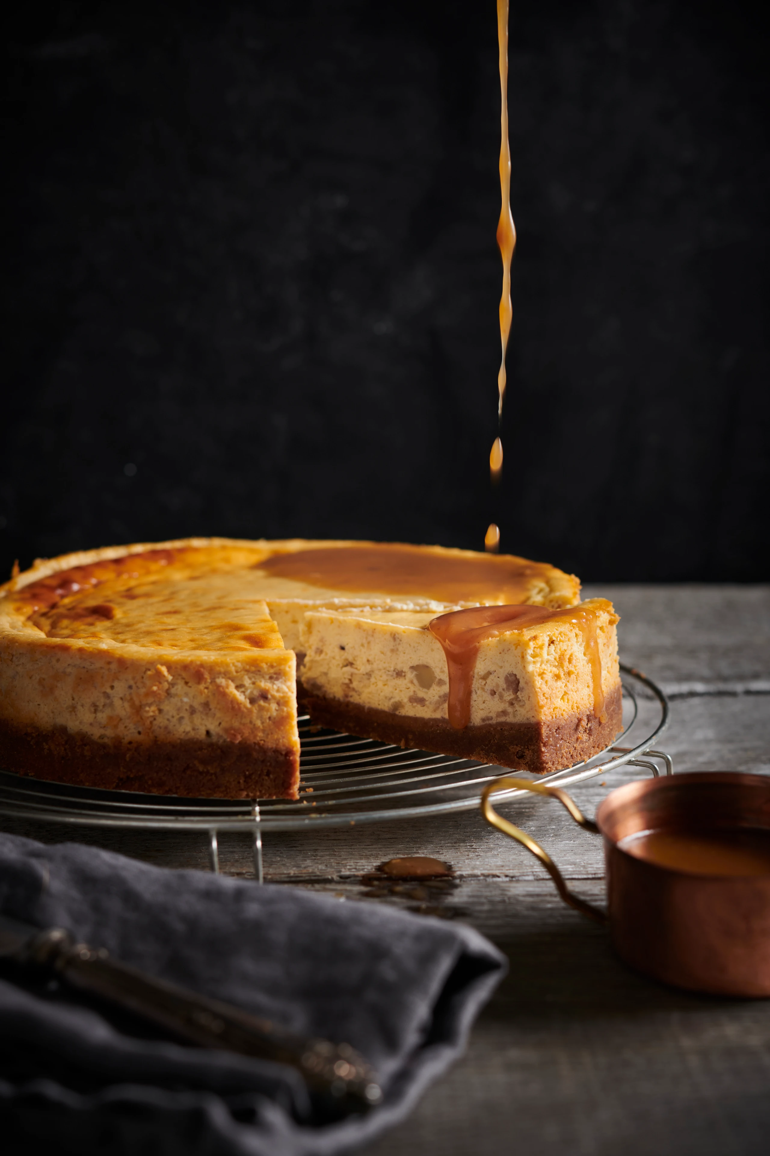 Maroni-Spekulatius-Cheesecake mit Rumsauce