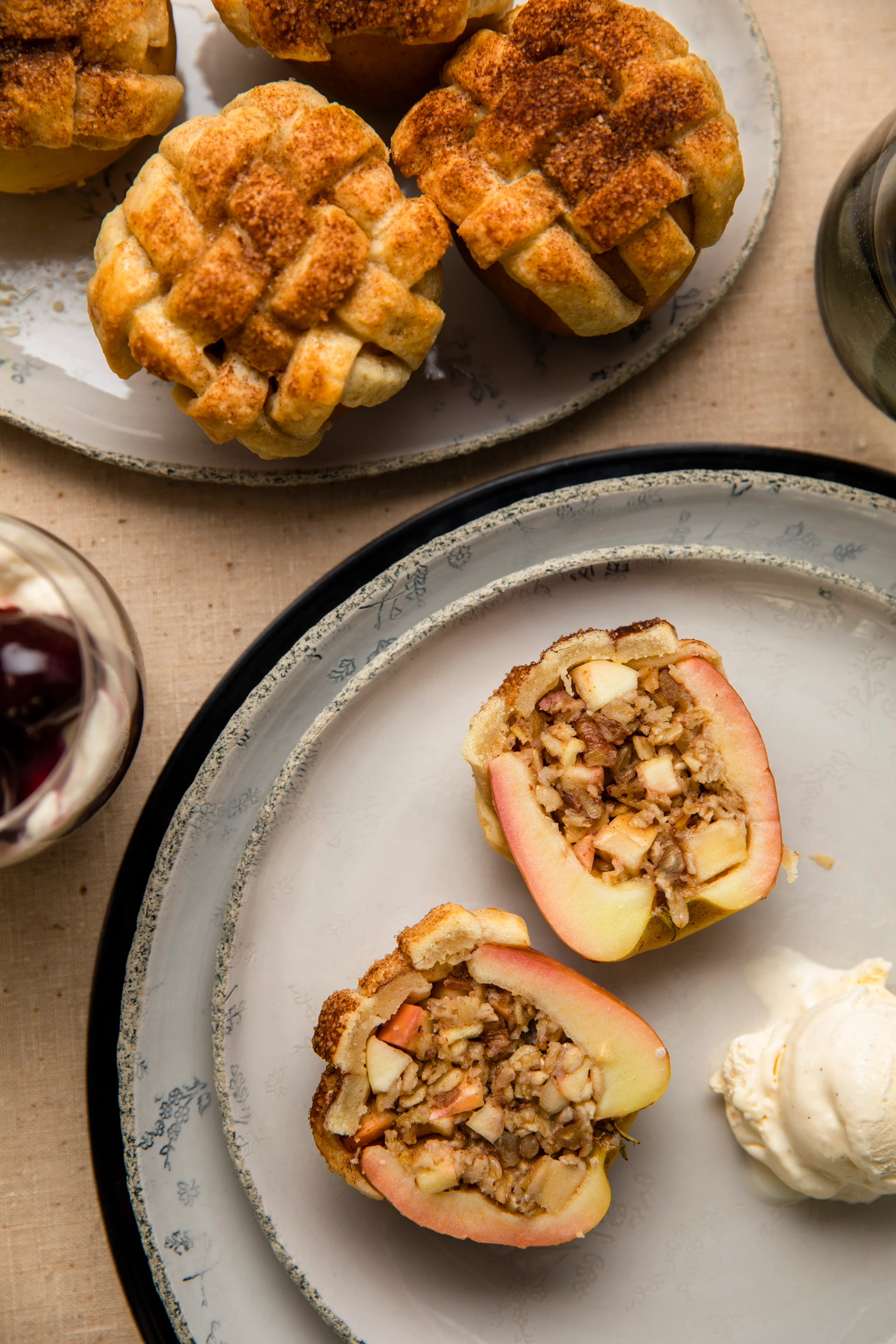 Bratapfel-Küchlein mit Pekannüssen