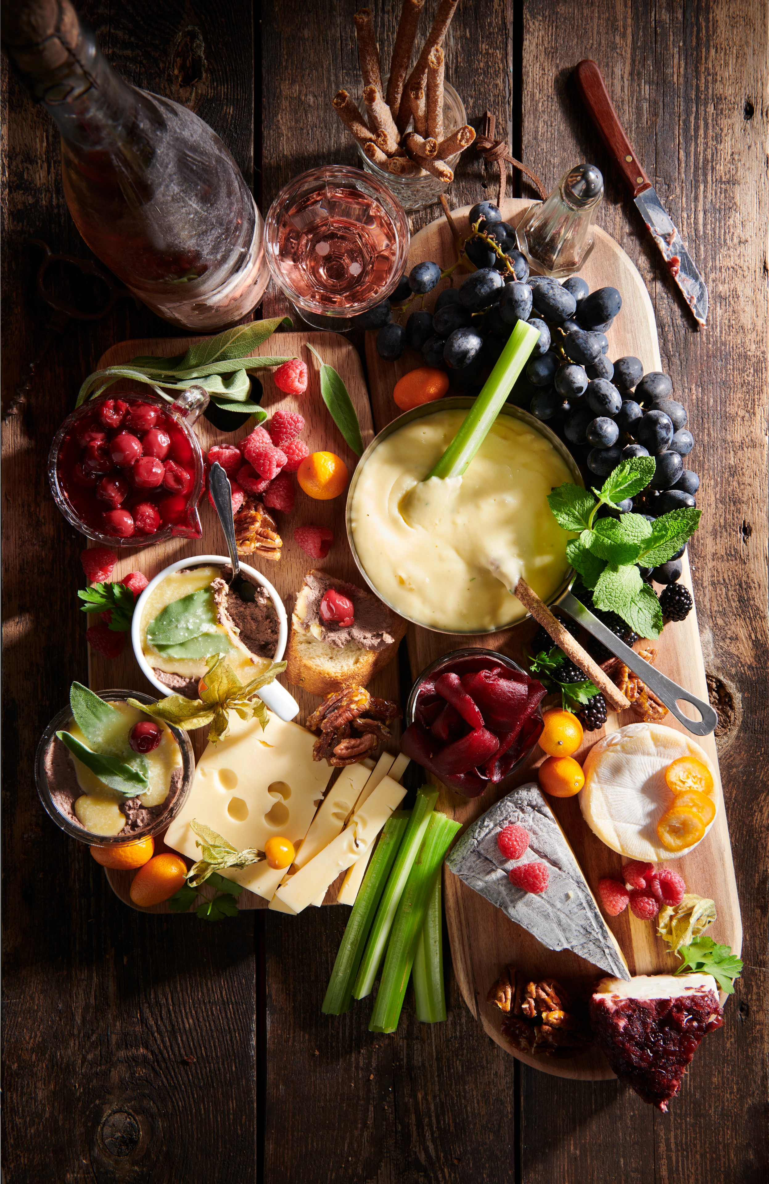 Bergkäse-Fondue mit Rote-Rübensalat