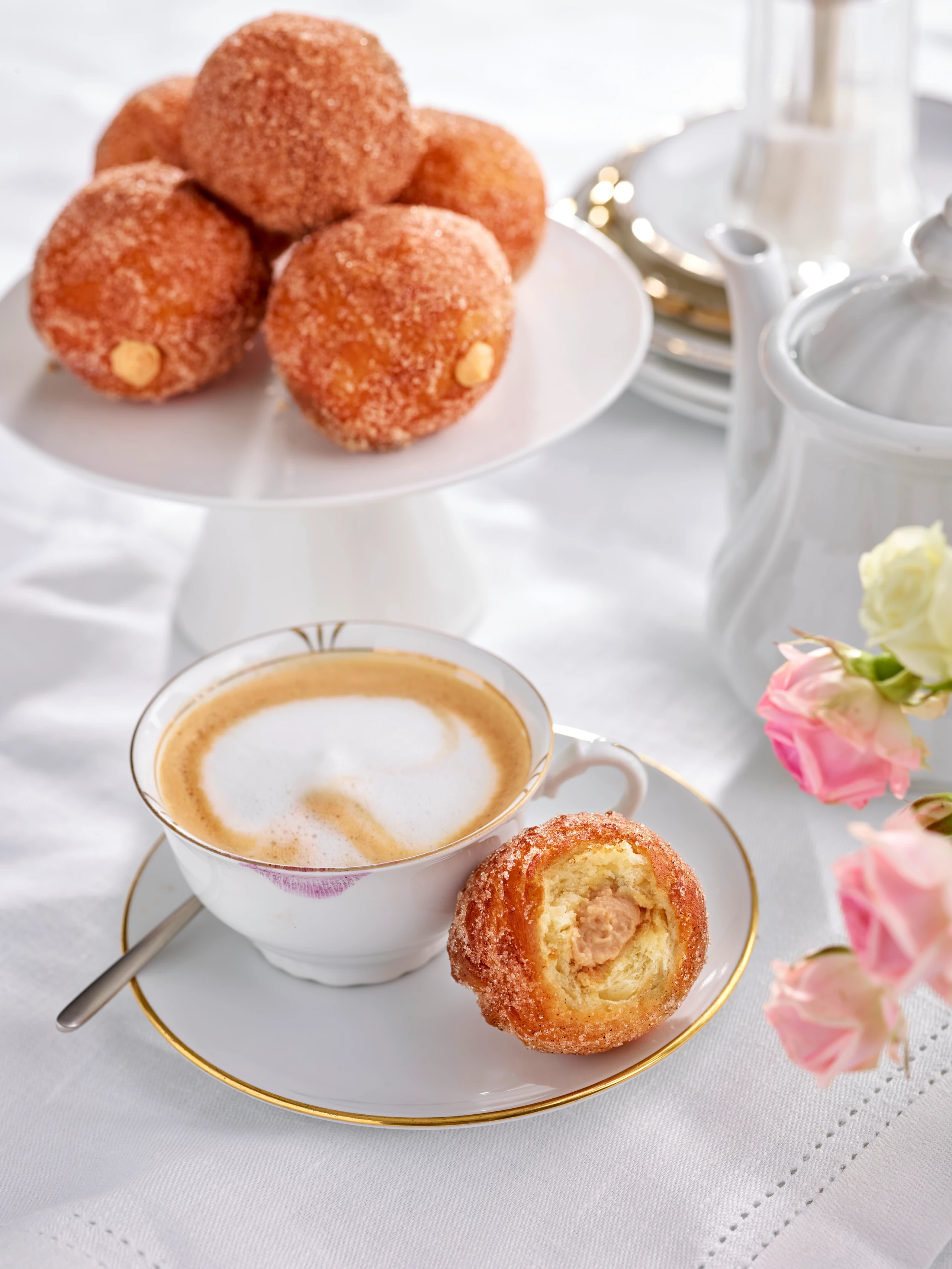 Flaumige Zimtkugerl mit Karamellcreme