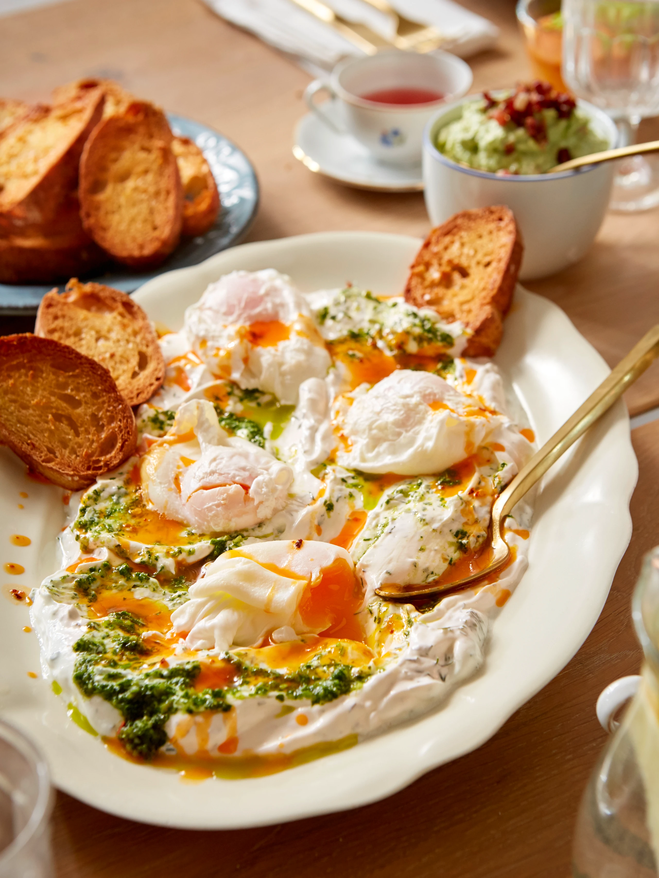 Türkische Eier mit Chimichurri
