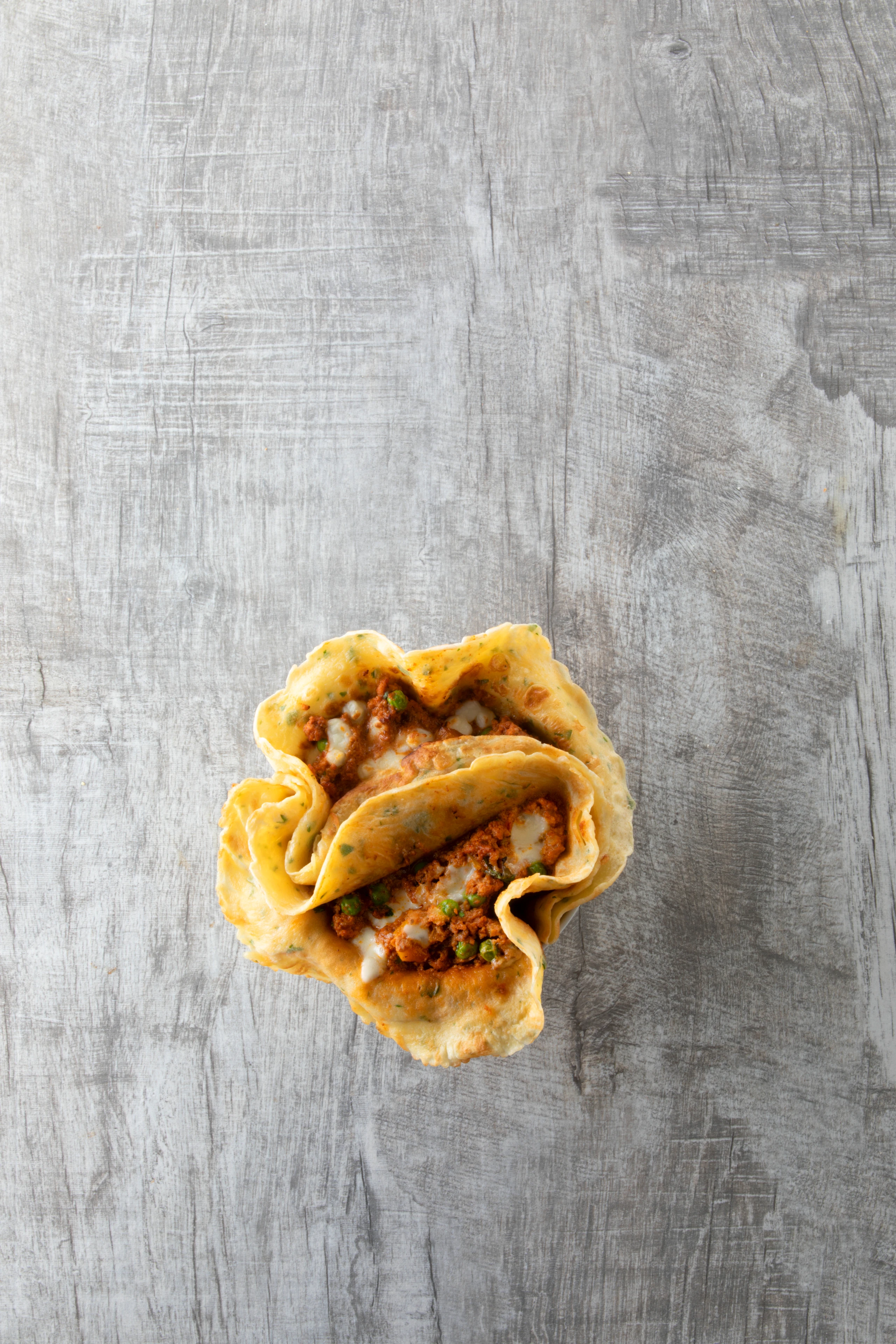 Überbackene Palatschinken mit Paprika-Bolognese