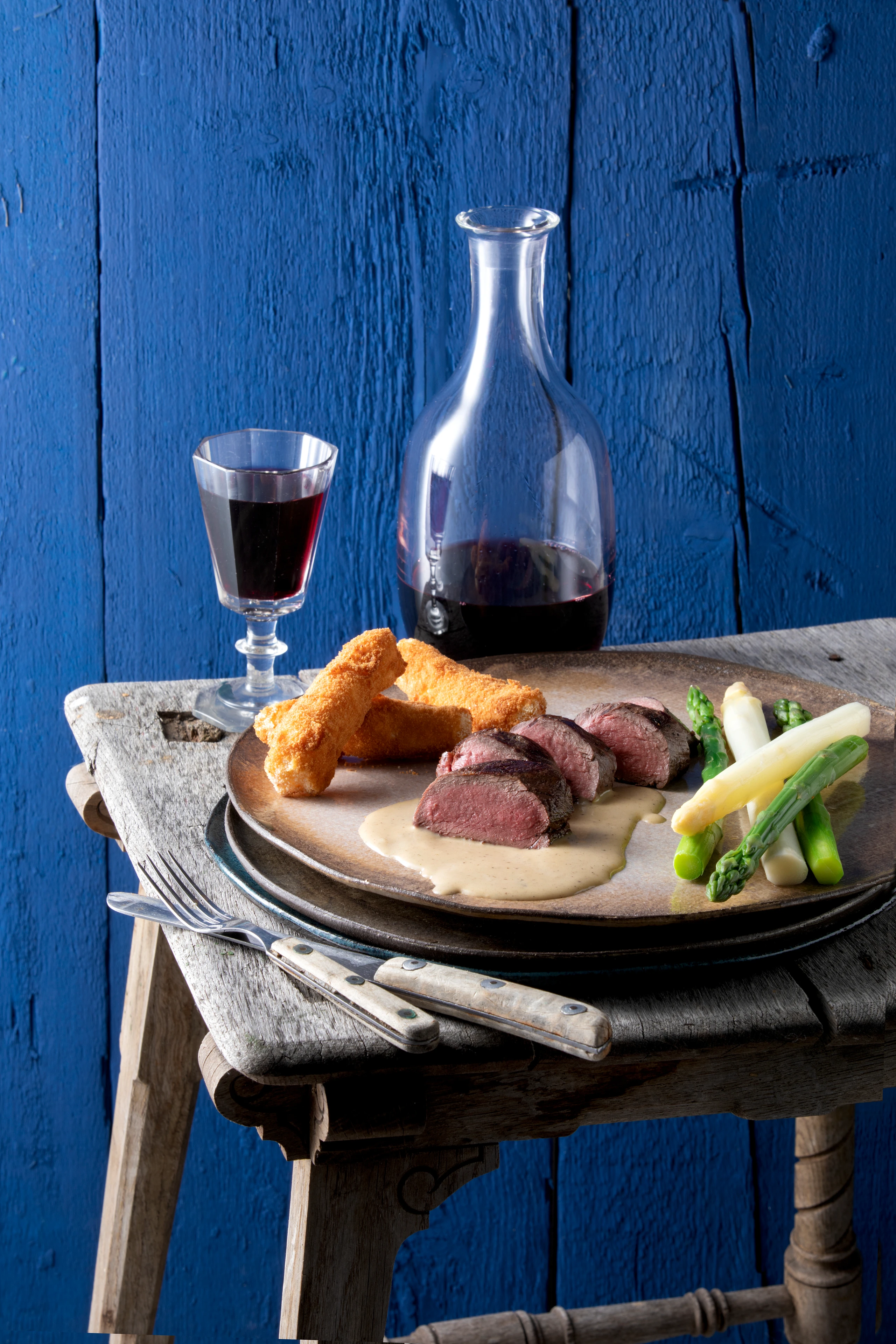 Maibockfilet auf Rahmsauce mit Spargel und Kroketten