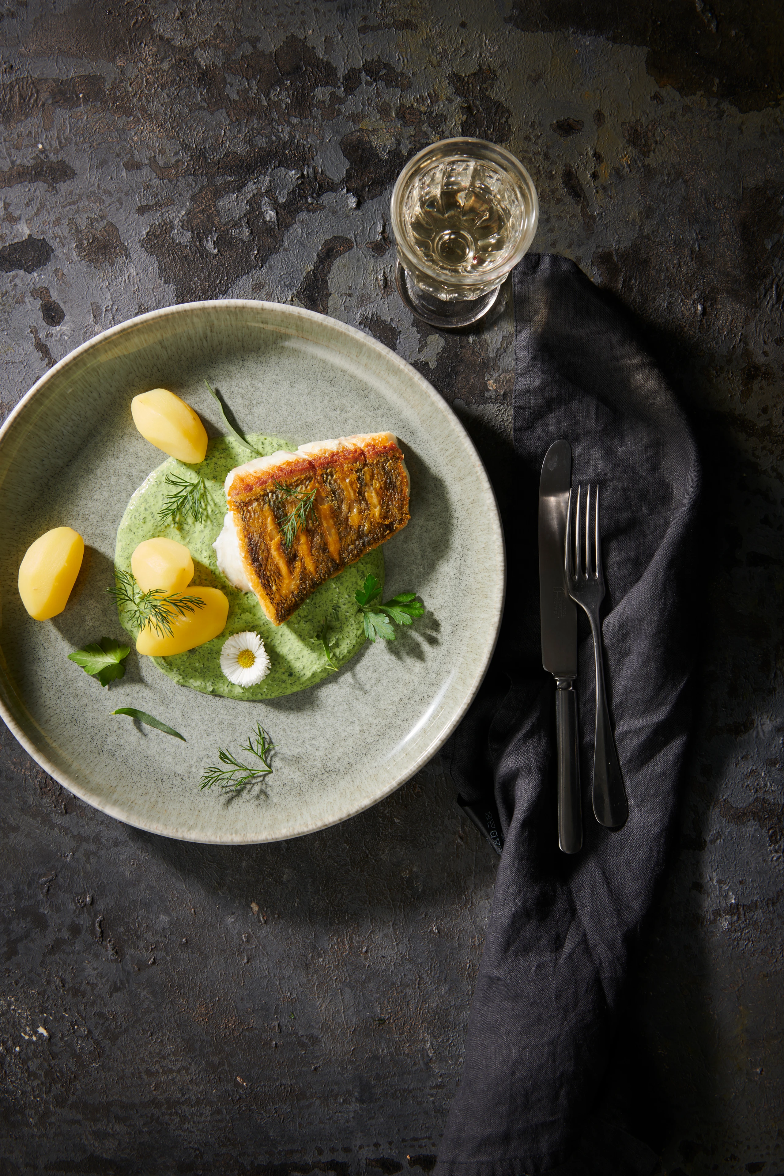 Knuspriger Zander mit Frankfurter Grüner Sauce