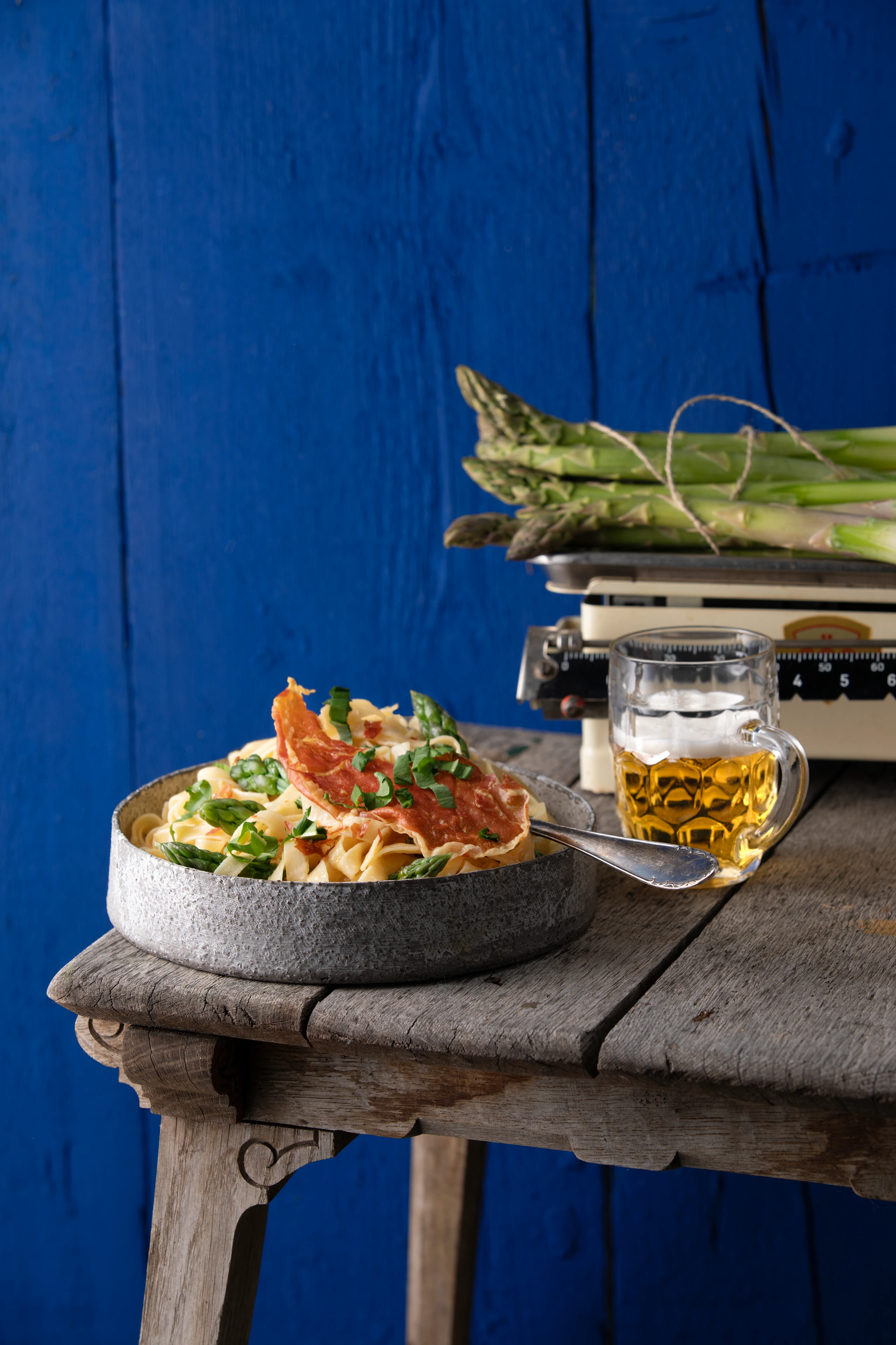 Linguine mit grünem Spargel und Prosciutto