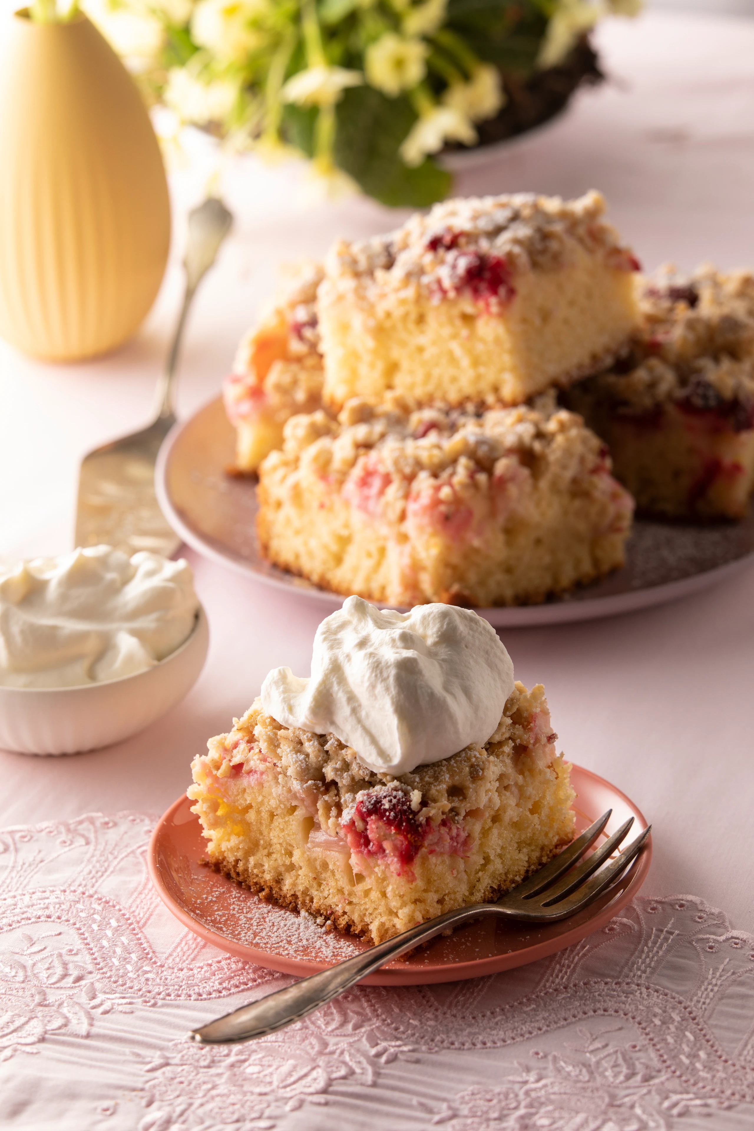 Rhabarber-Himbeer-Streuselkuchen