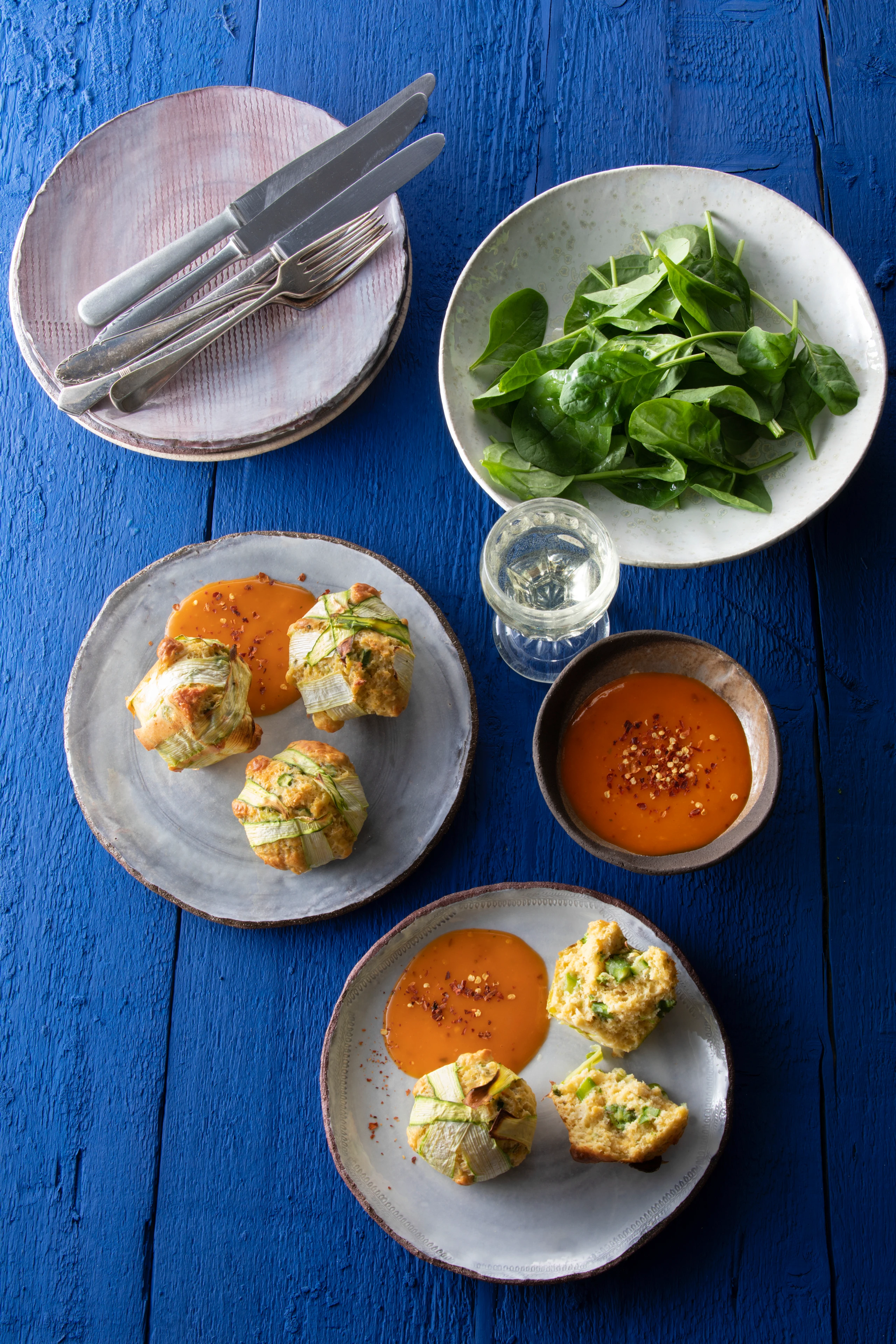 Spargelmuffins mit Karotten-Chilisauce