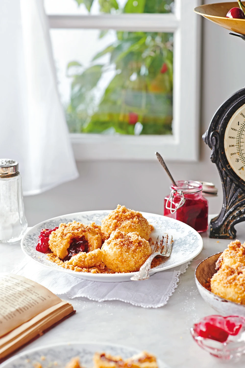 Flaumige Knöderl mit Kirschnougat und Röster