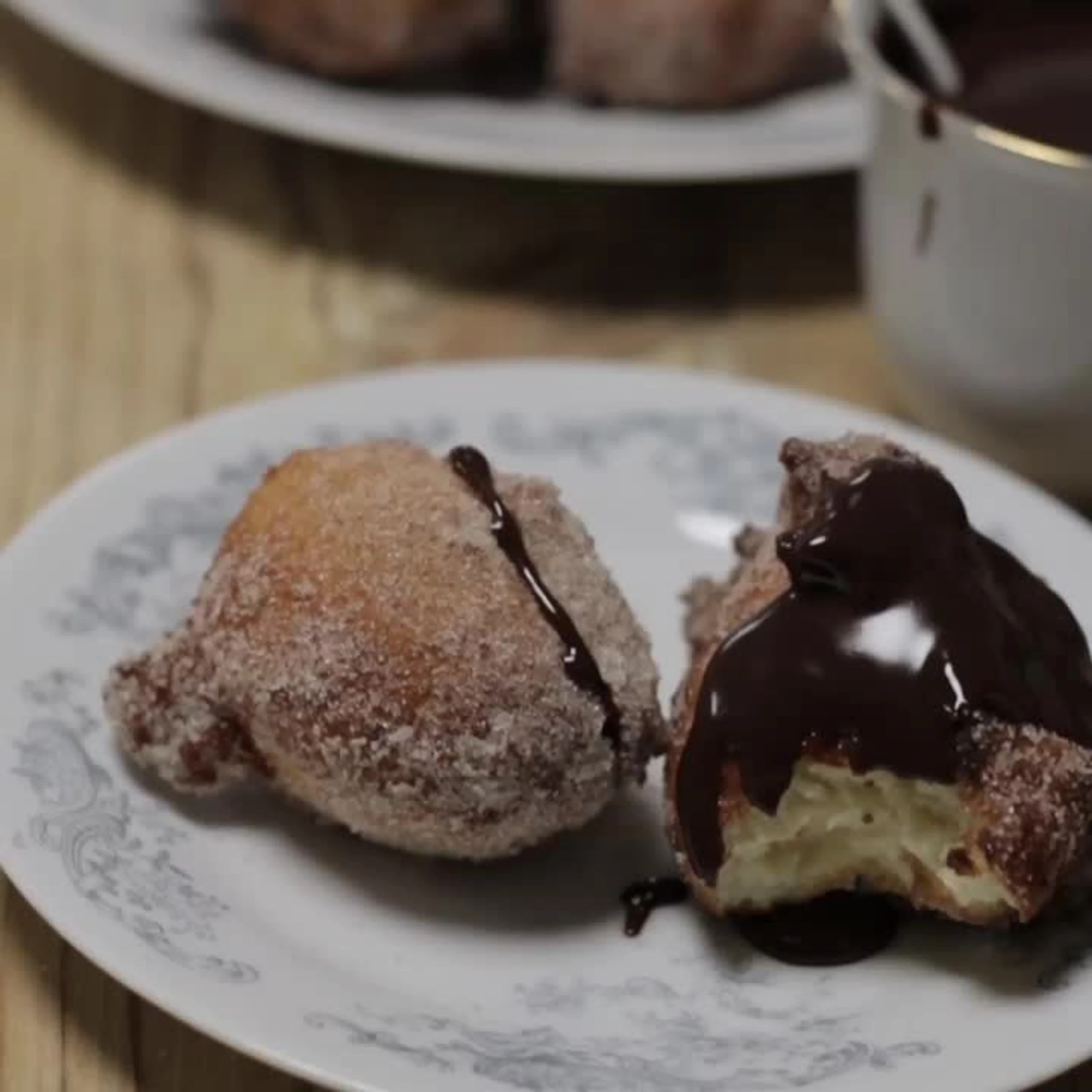Gebackene Topfen-Mäuse mit Schokosauce