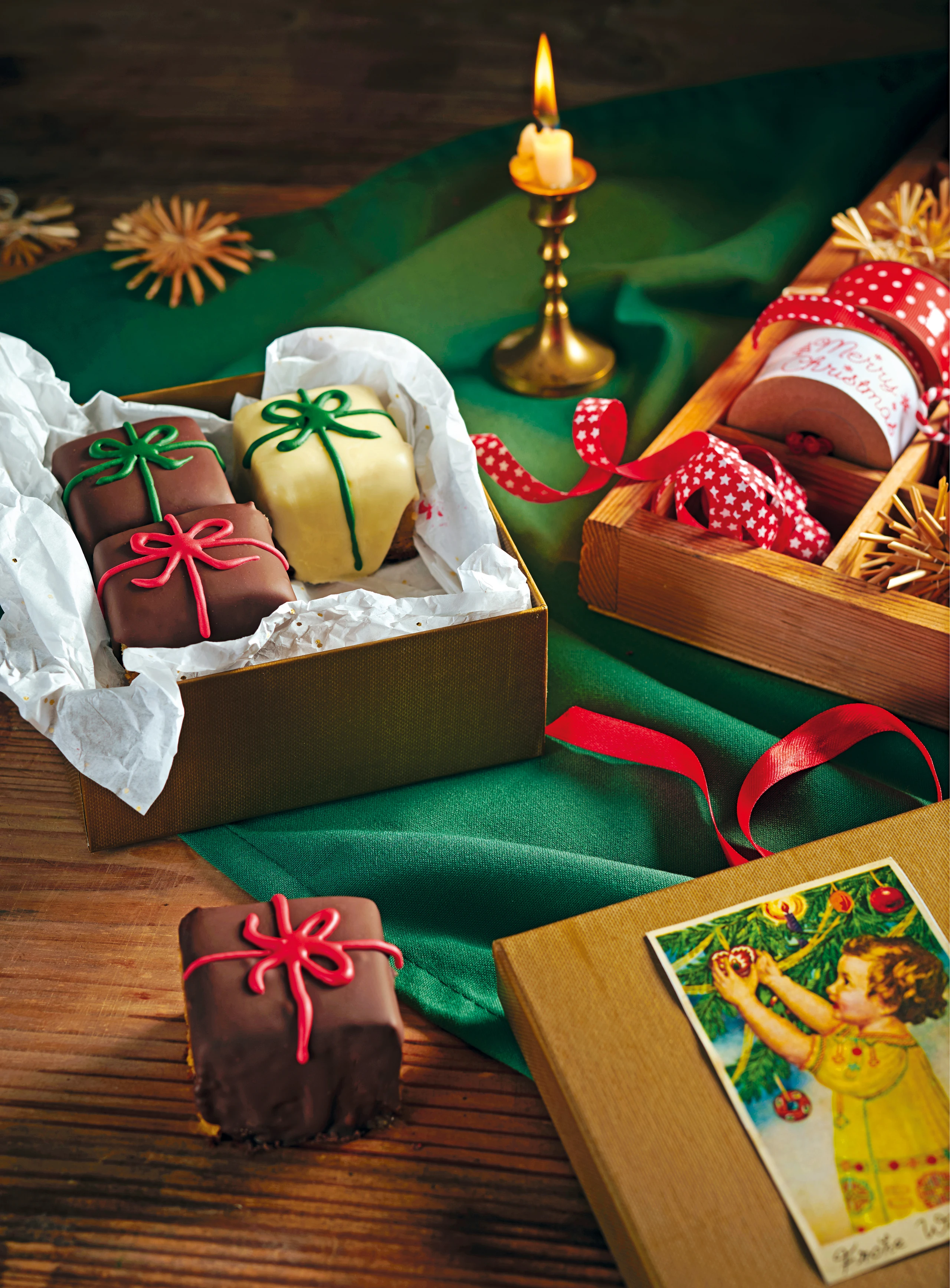 Orangen-Petit-fours mit weißer Schokolade