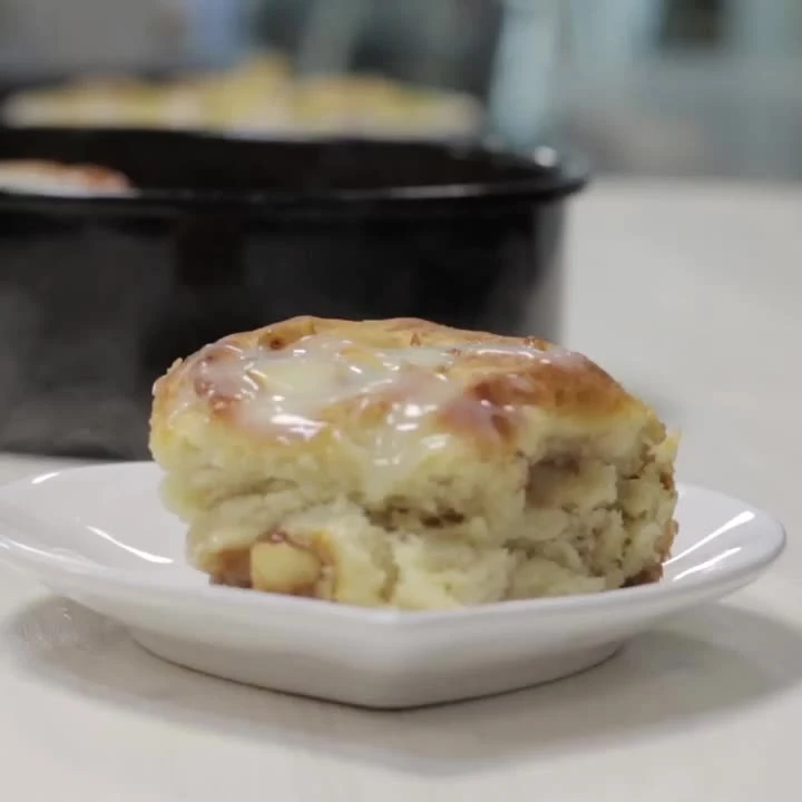 Apfel-Zimtschnecken mit Sauerrahm