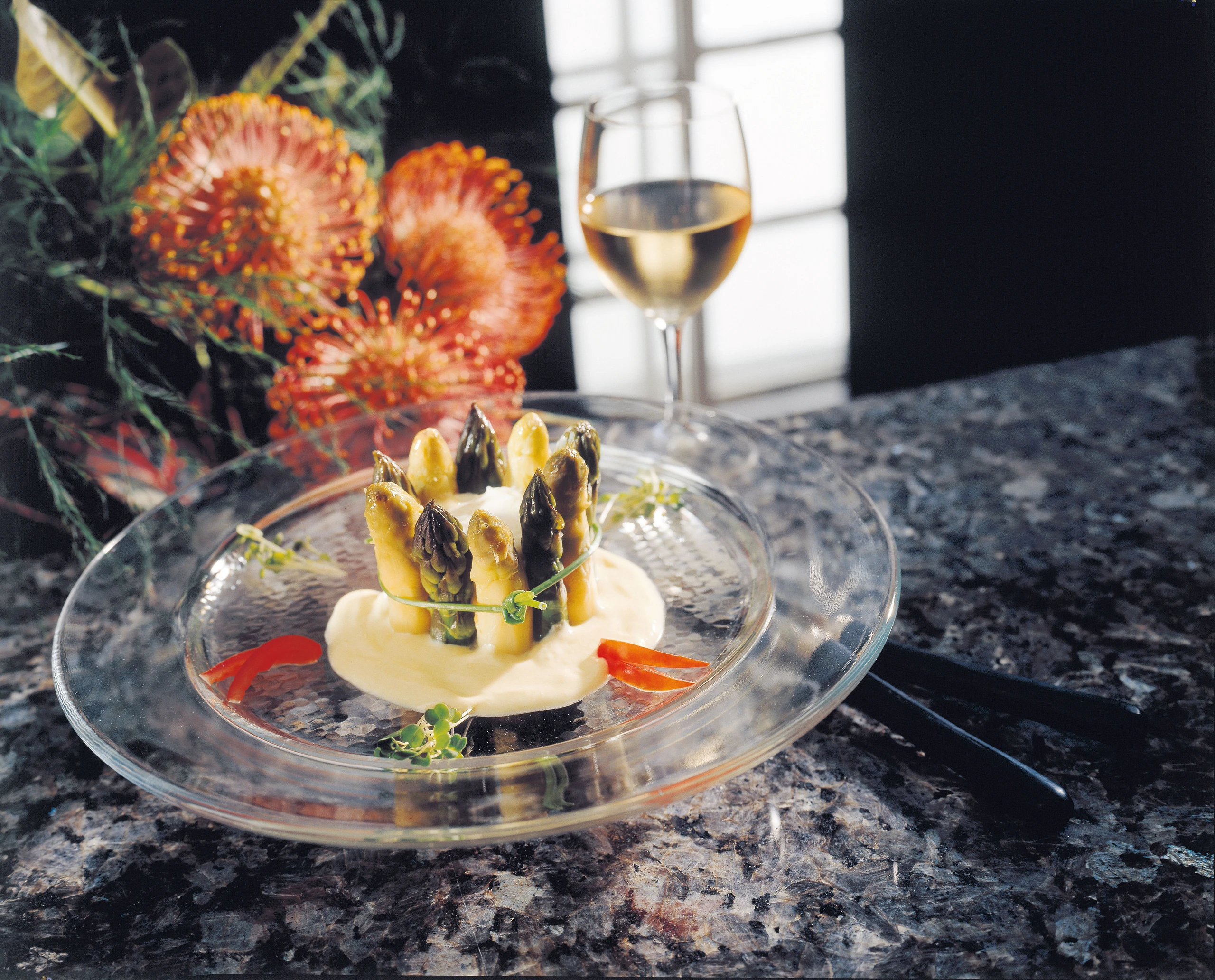 Spargel-Törtchen mit Joghurt-Senfsauce