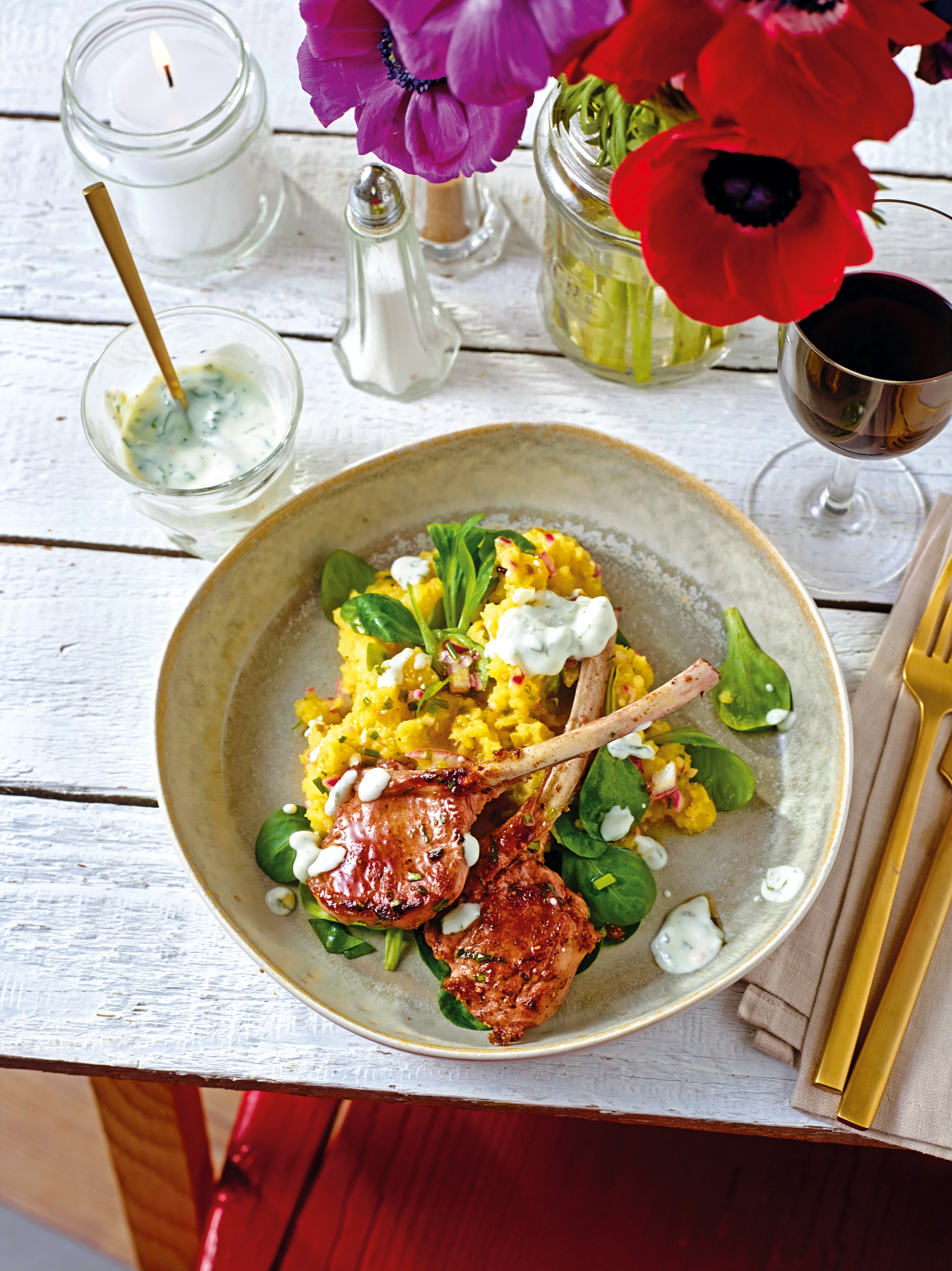 Erdäpfel-Salattatar mit Lammkoteletts