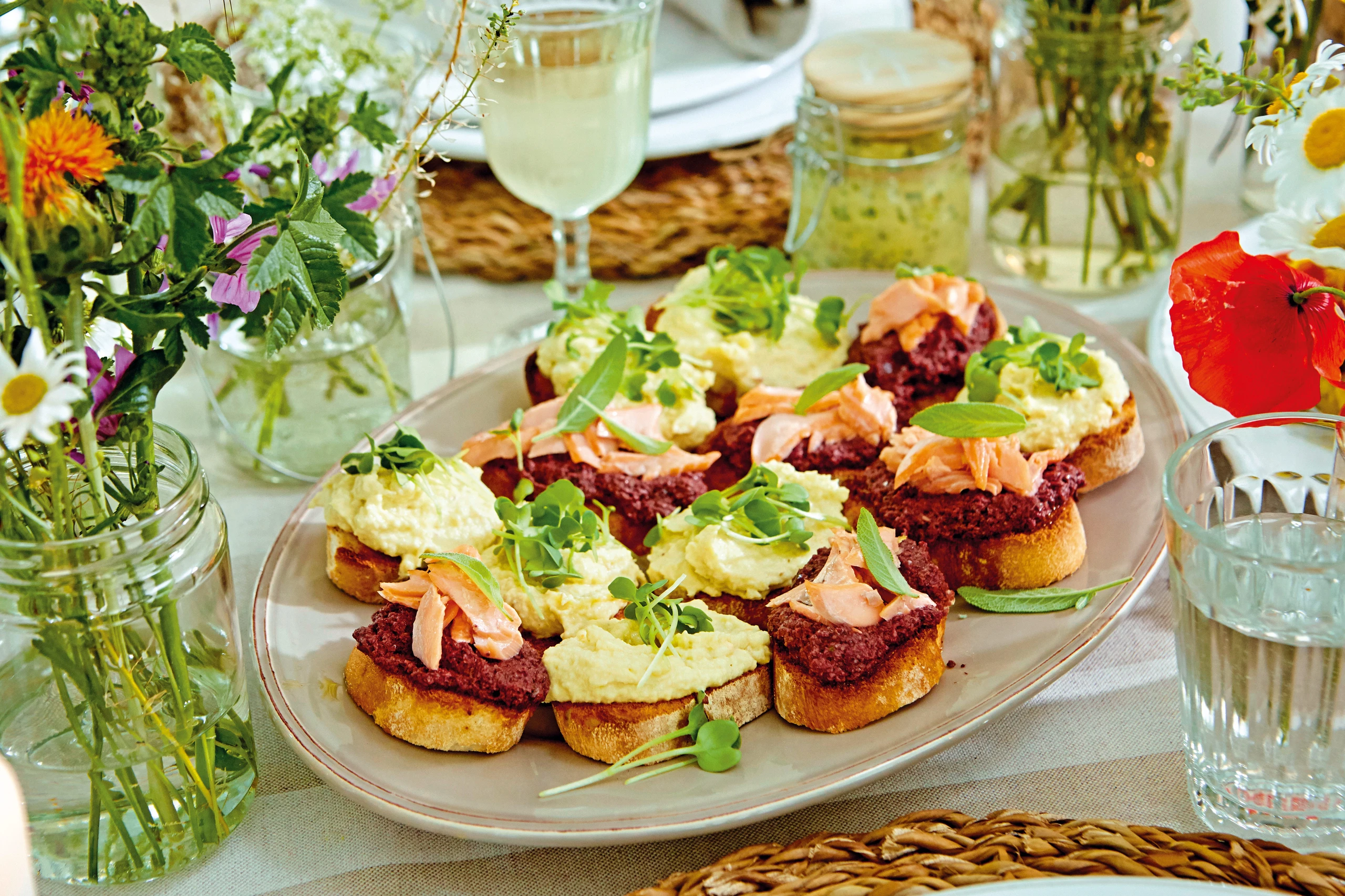 Crostini mit Oliven- und Melanzani-Aufstrich