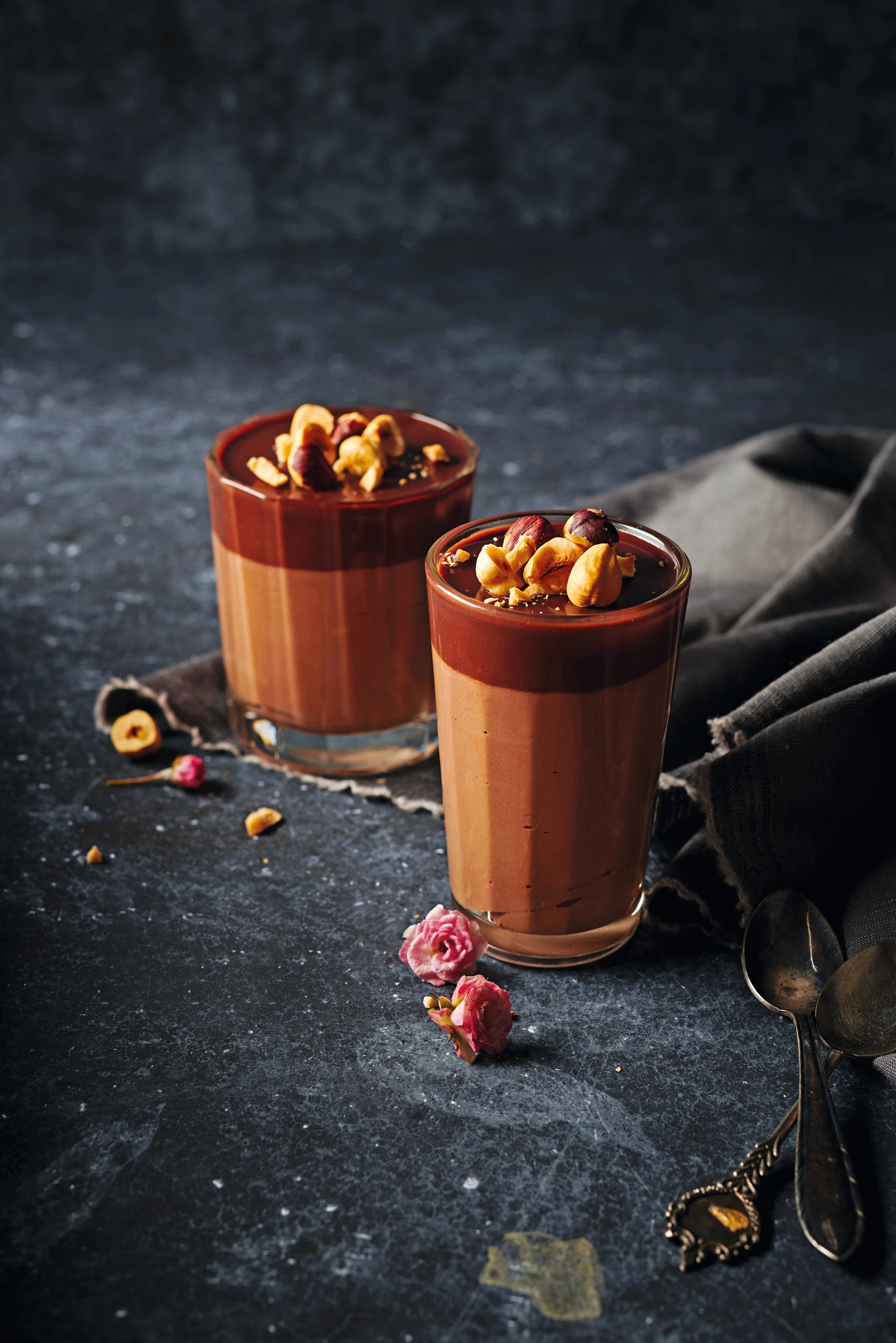 Creme au Chocolat mit Haselnüssen