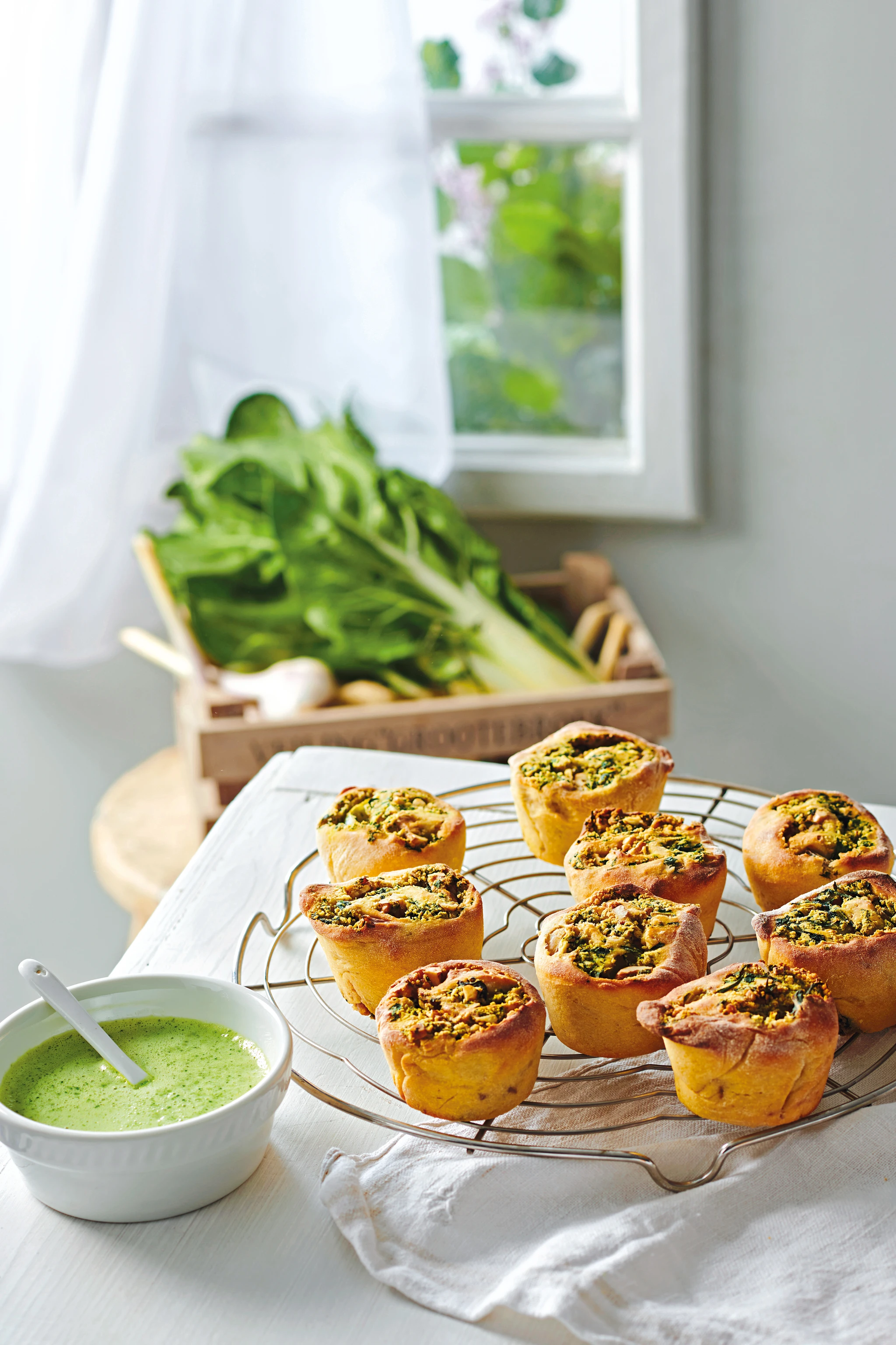 Mangoldmuffins mit Spinatsauce