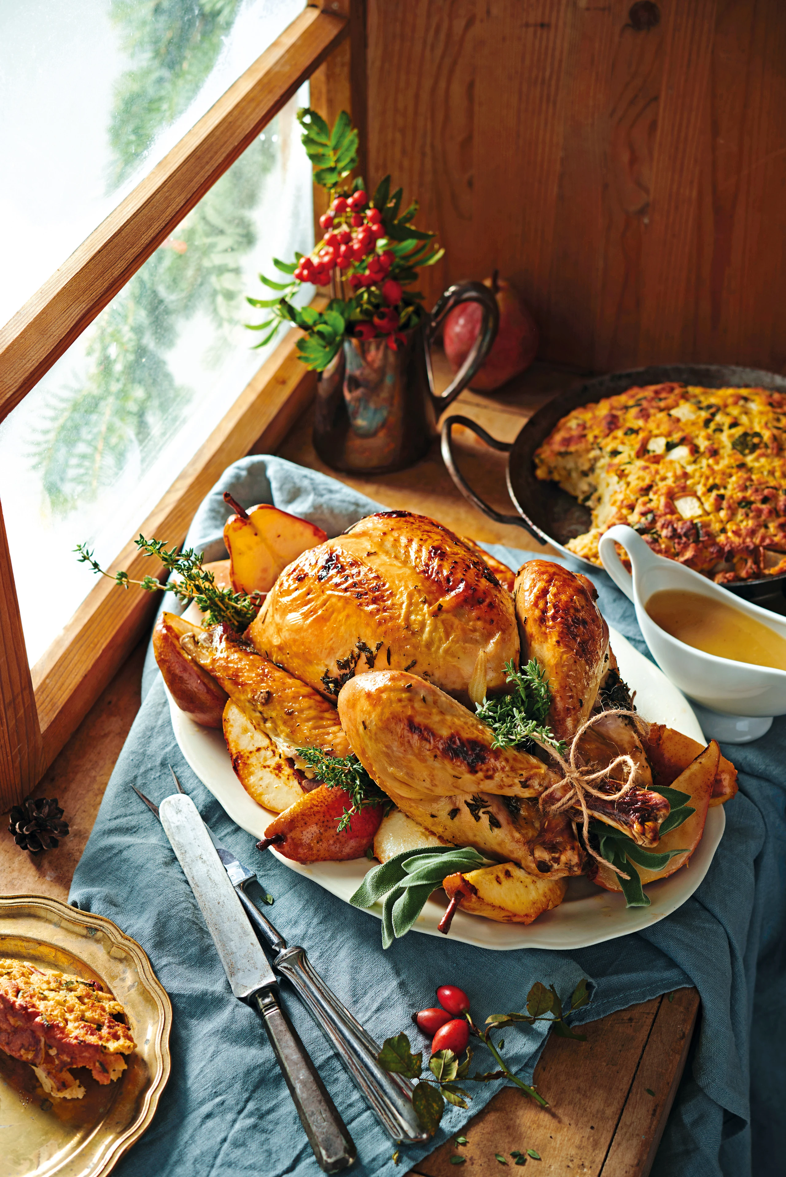 Truthahn mit Semmelauflauf und Birnen