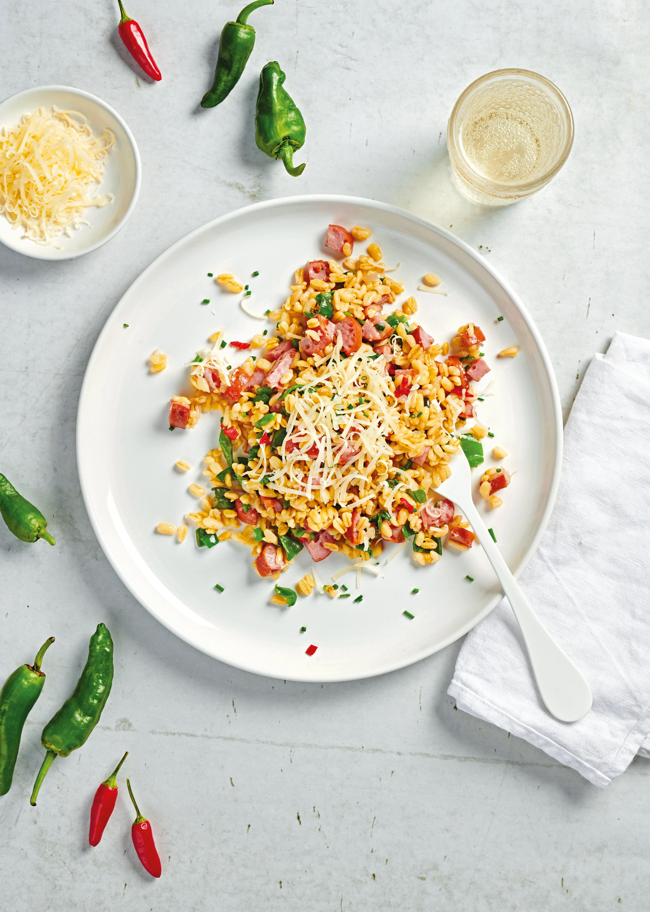 Weizenrisotto mit Käsekrainer und Pimentos