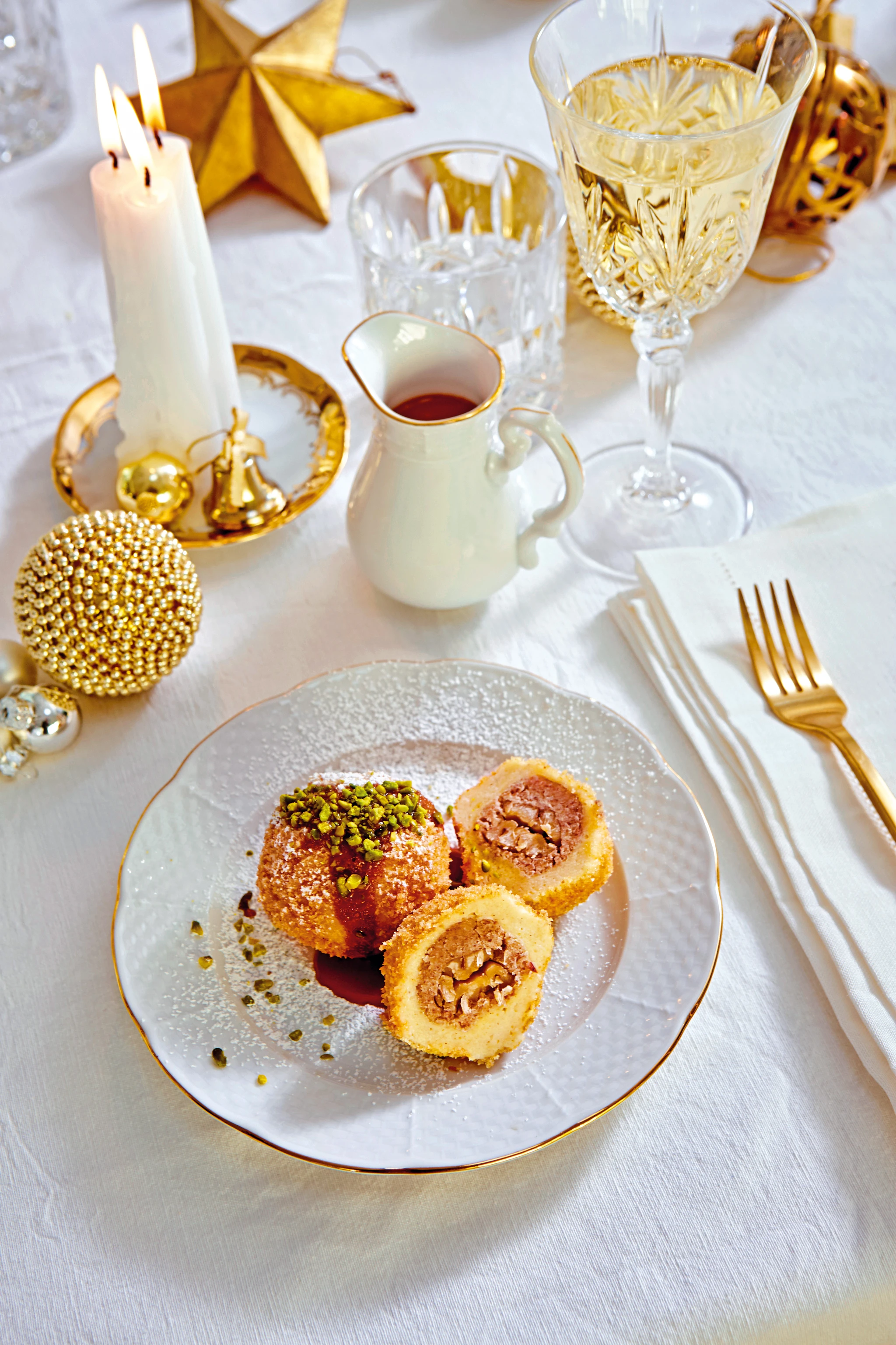 Maroniknödel mit Butterbröseln, Pistazien und Nougatsauce