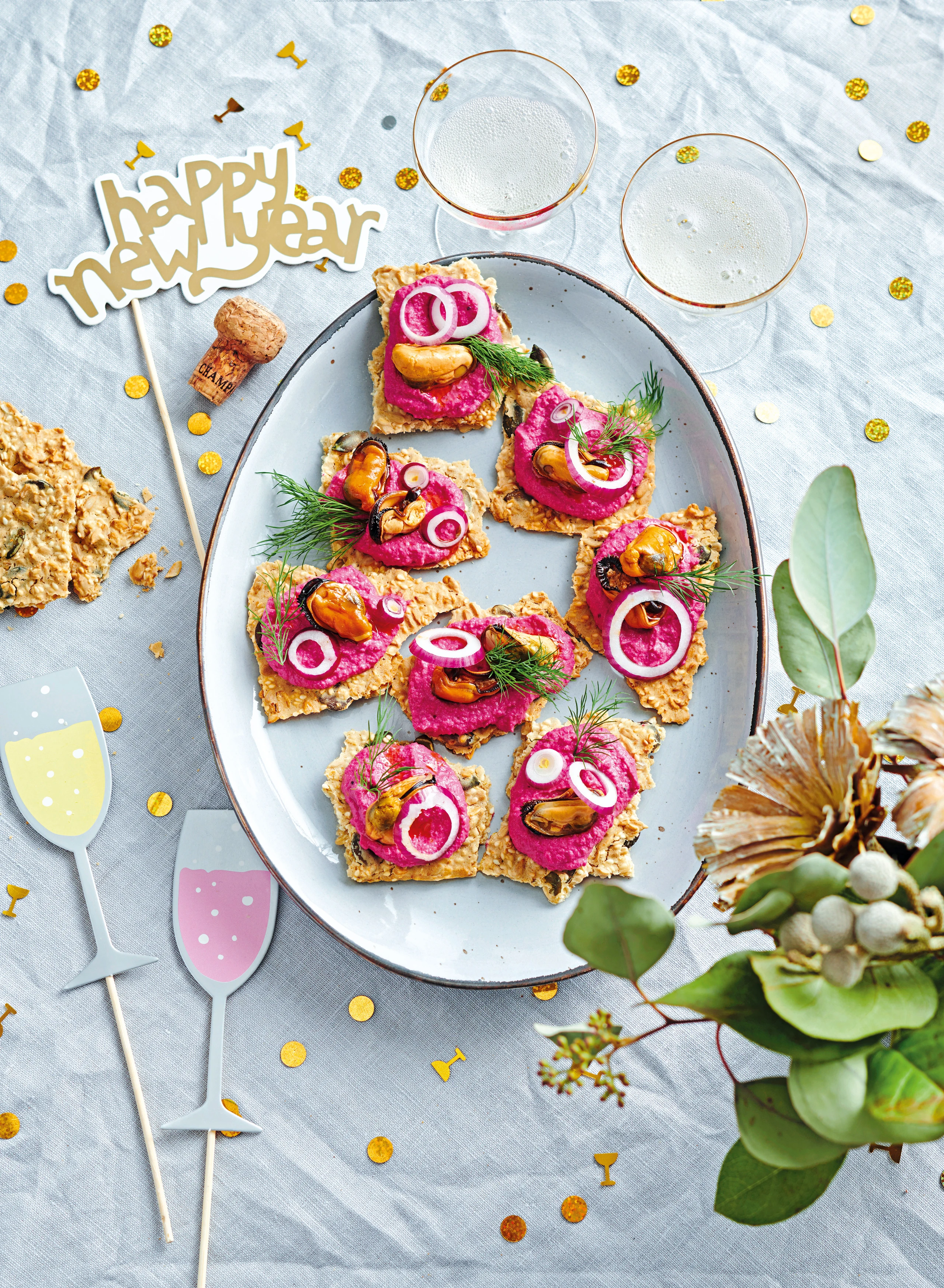 Knäckebrot mit Rote-Rüben-Hummus und Muscheln