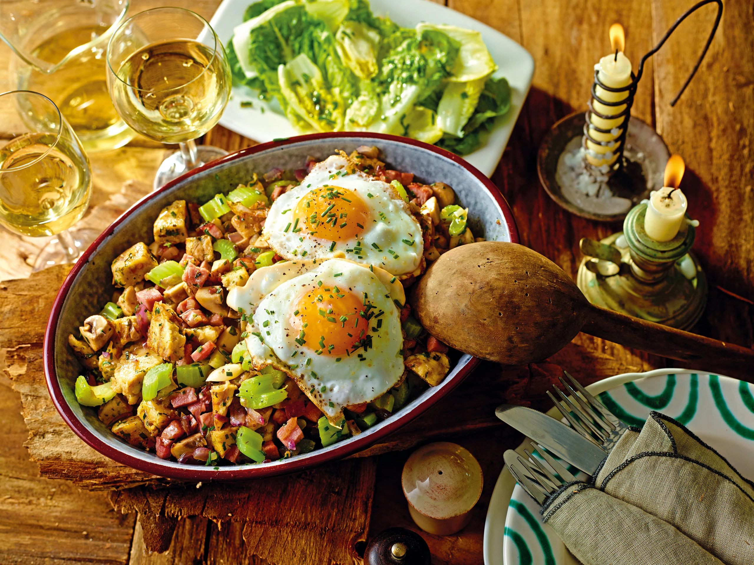 Brezenknödel-Gröstl mit Geselchtem und Champignons