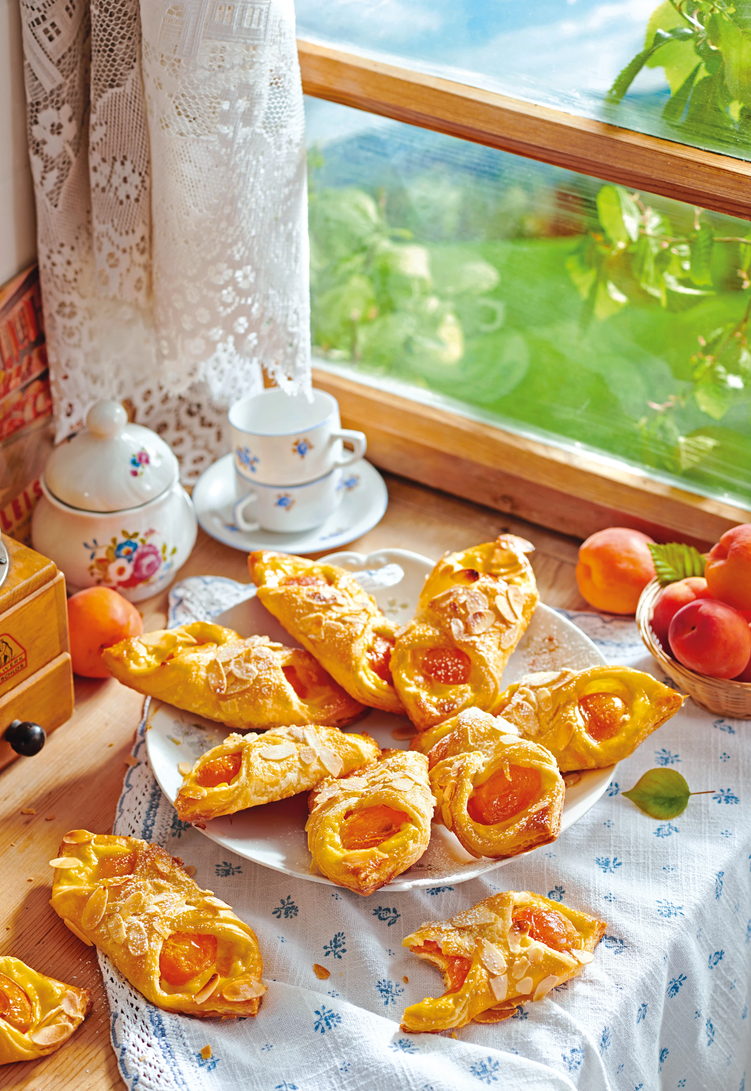 Marillenspitzen mit Vanillecreme