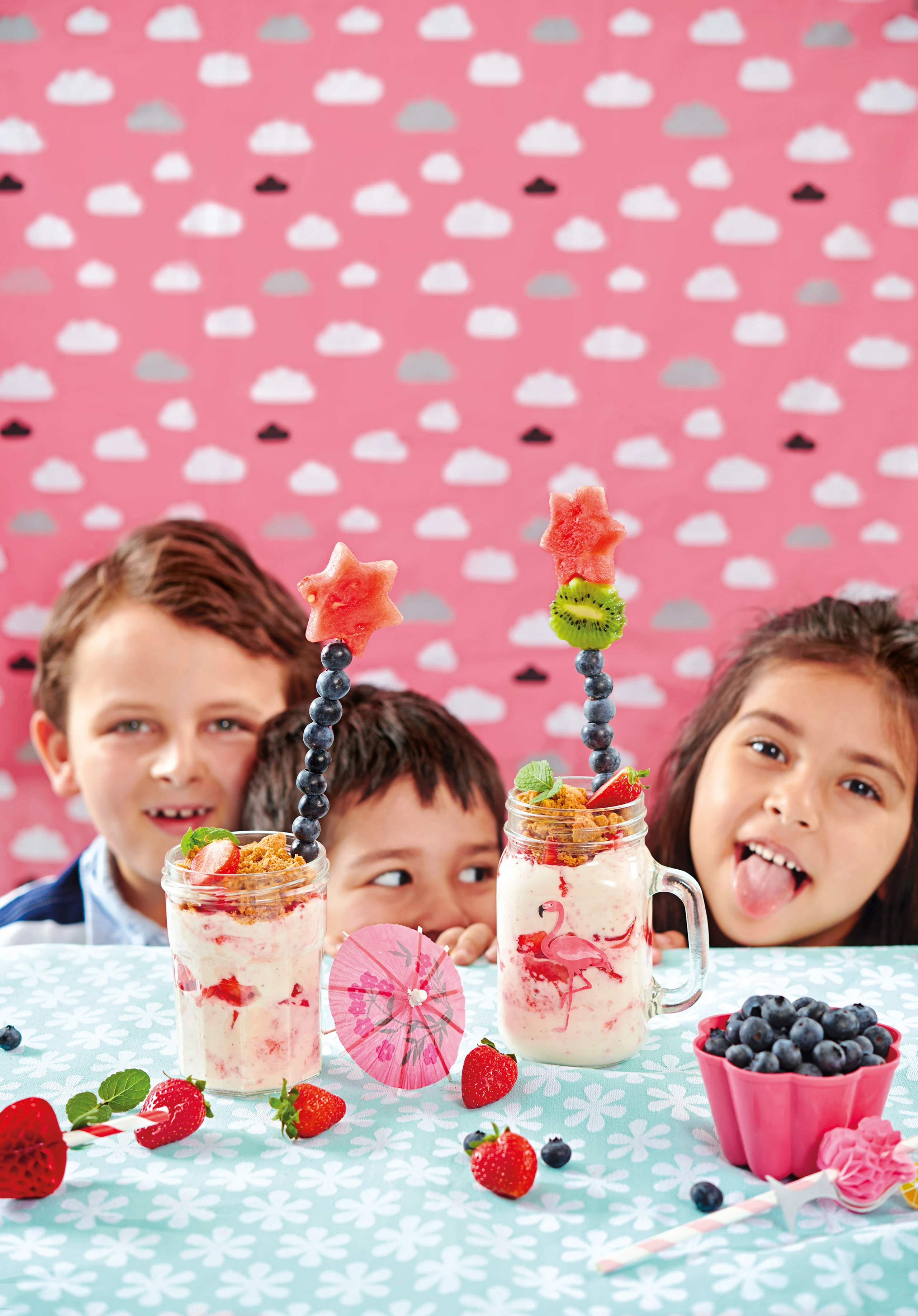 Erdbeer-Joghurt-Trifle mit Obst-Zauberstab