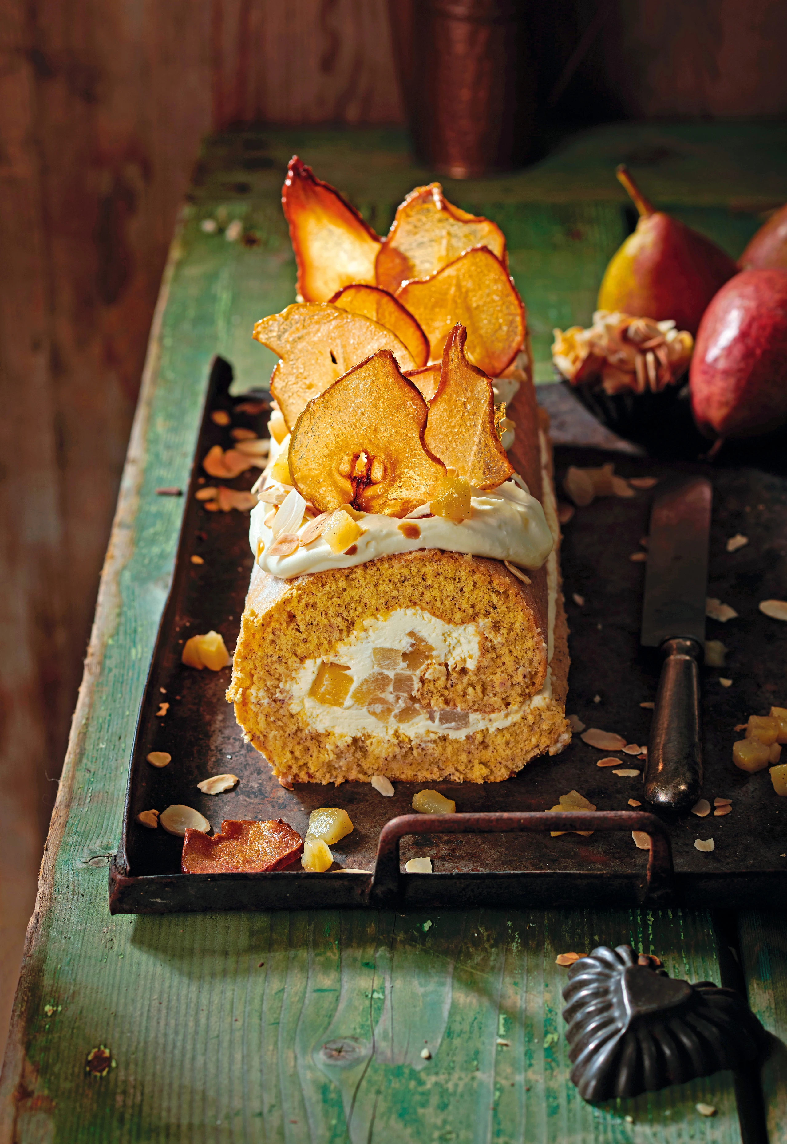 Mandelroulade mit Birnenkompott