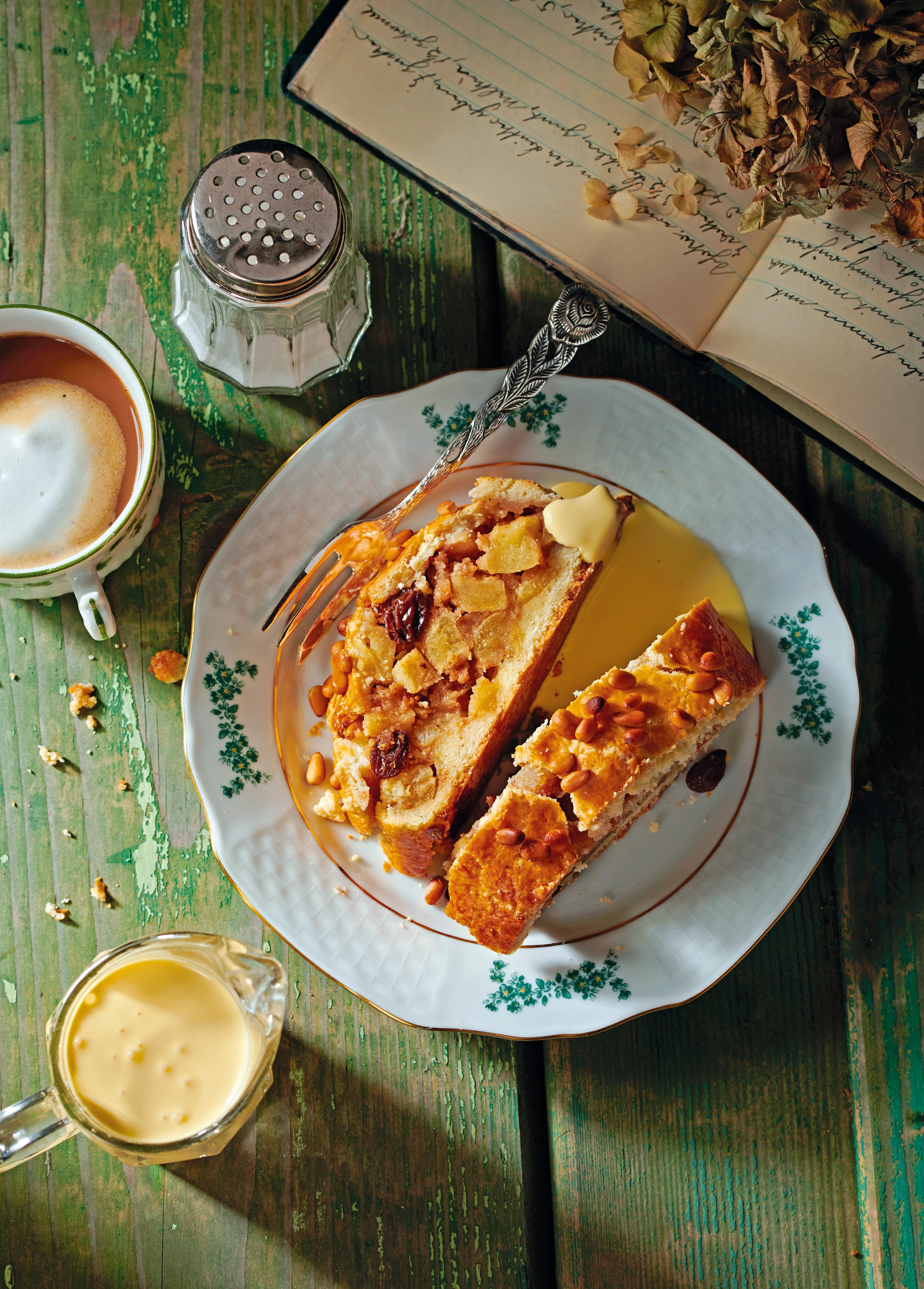 Steirischer Apfel-Birnenstrudel mit Pignoli