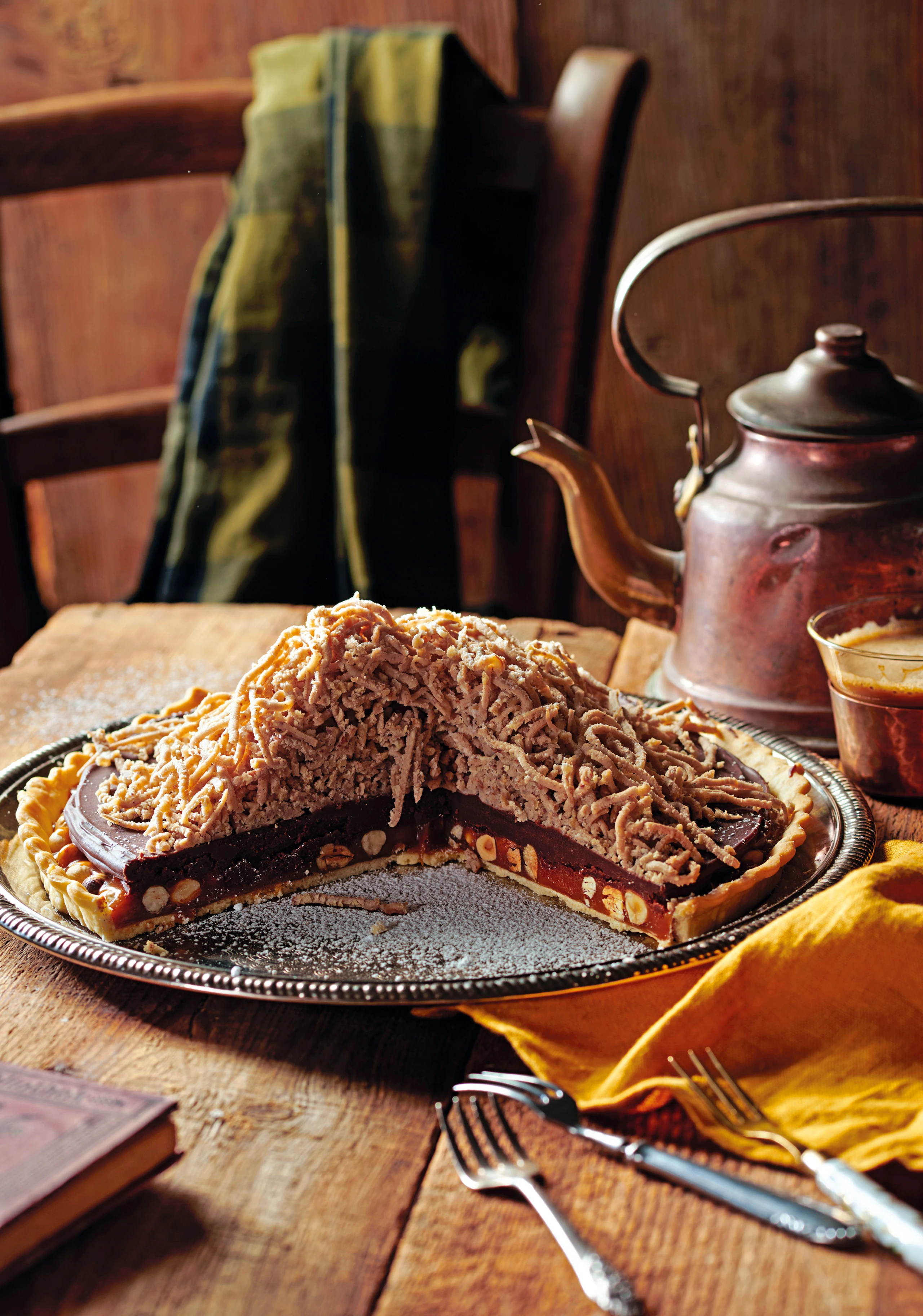 Schokotrüffel-Tarte mit Haselnuss-Crunch und Maronireis