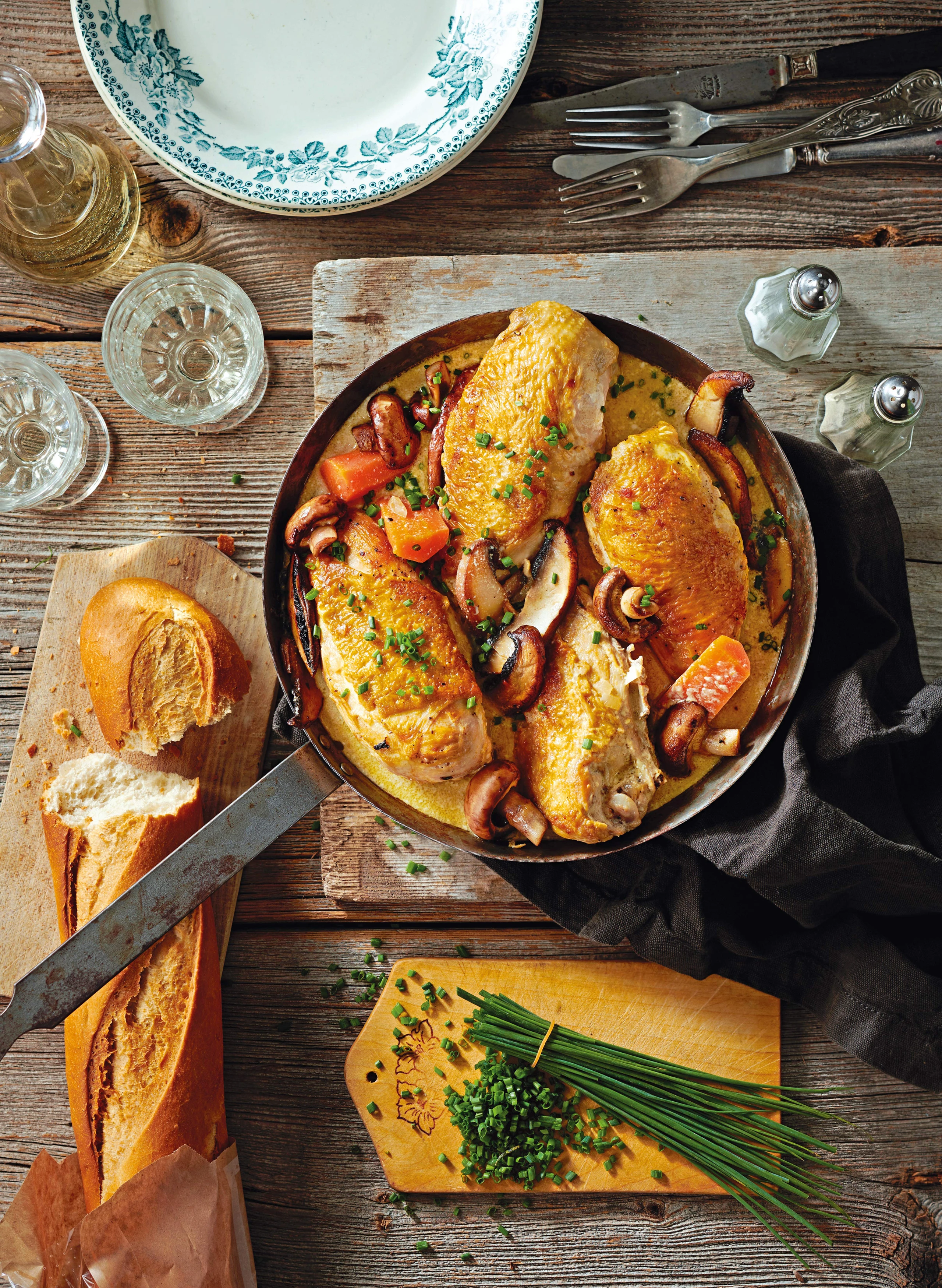 Coq au Riesling mit Champignons