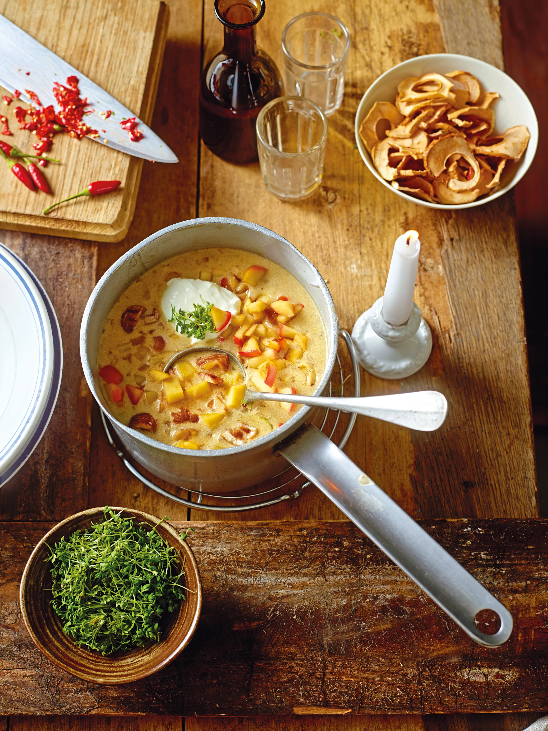 Maroni-Erdäpfelsuppe mit Äpfeln und Kresse