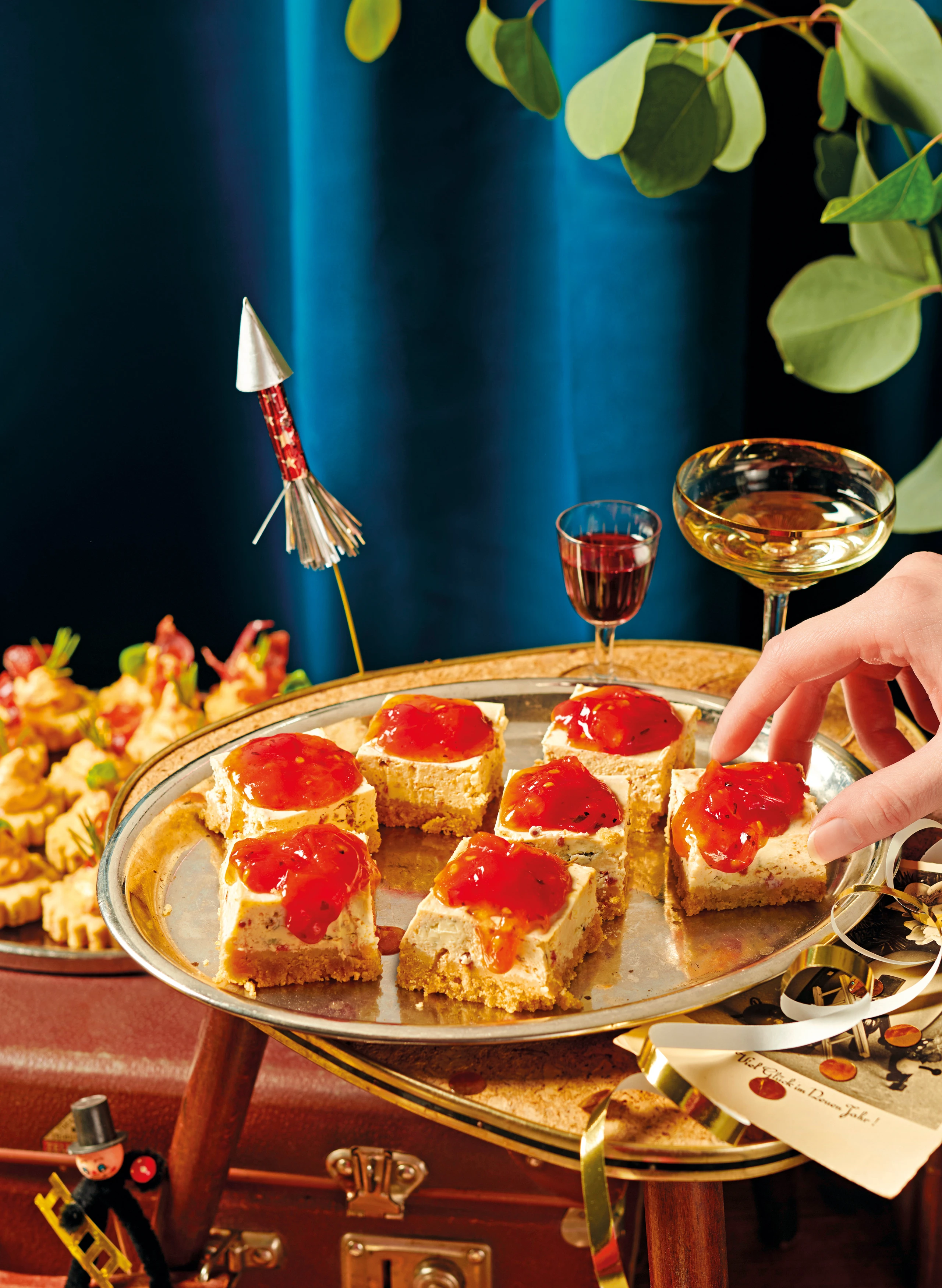 Frischkäse-Dolcelatte-Würfel mit Paradeisermarmelade