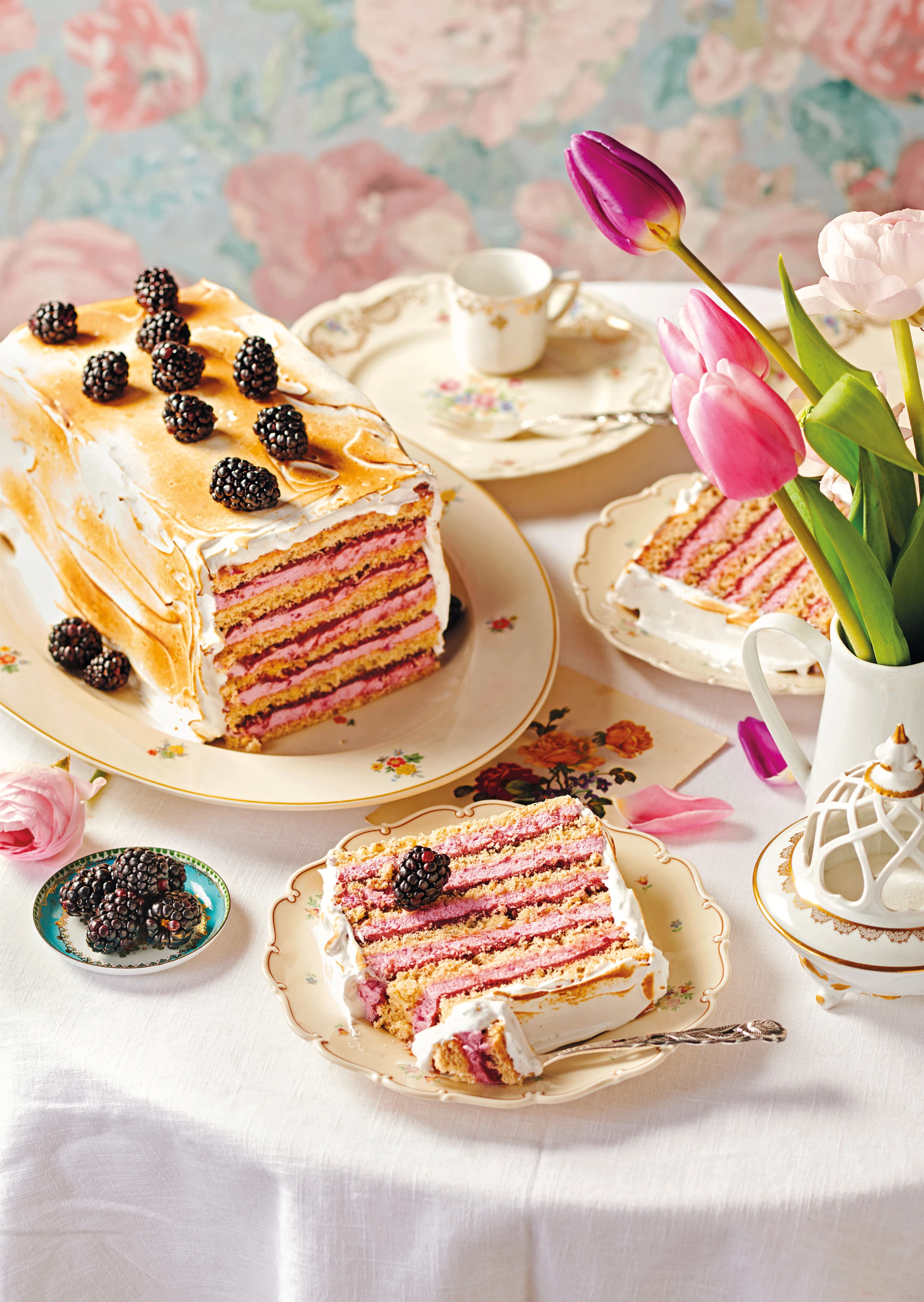 Opernschnitte mit Brombeeren