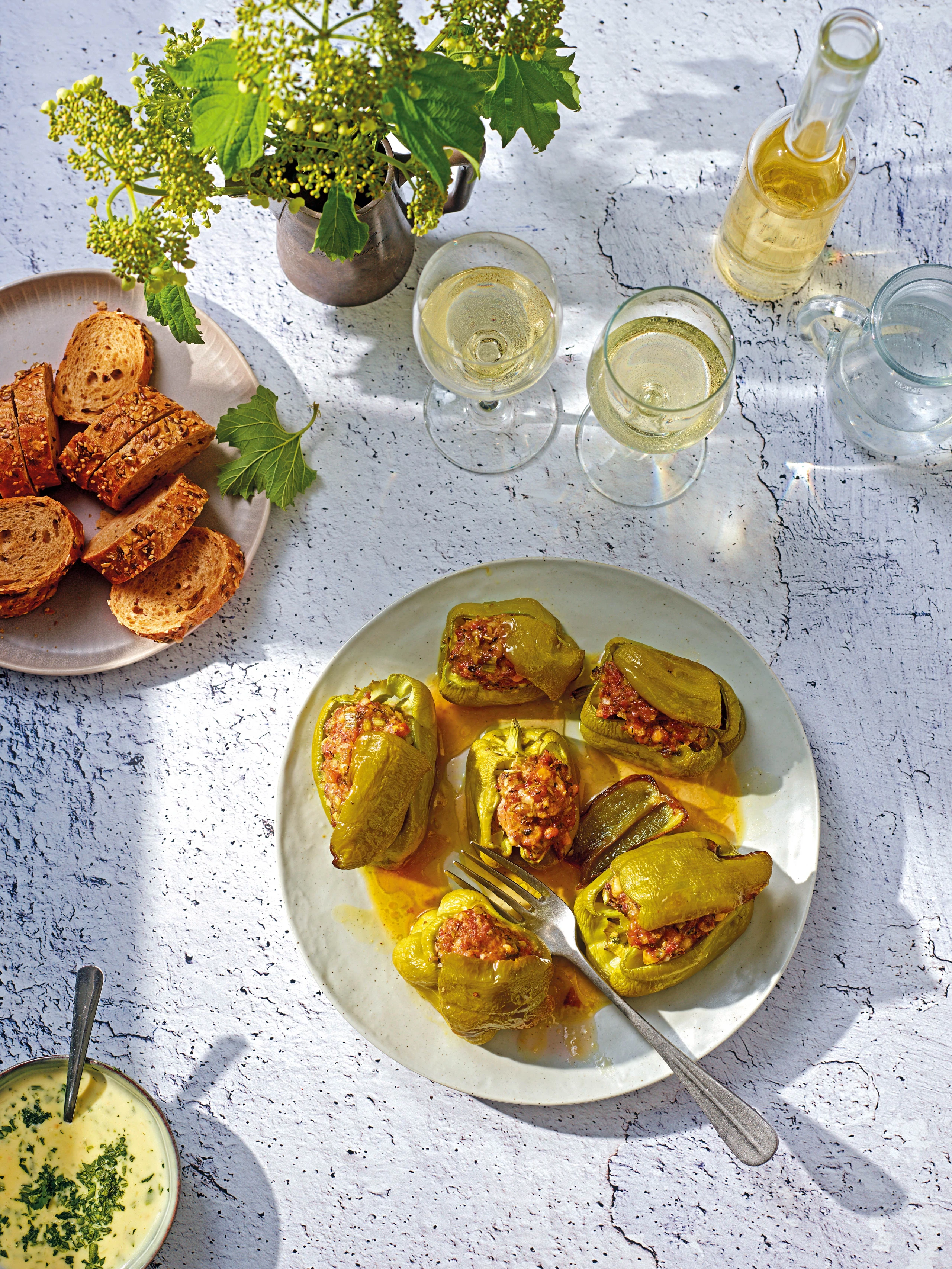 Gefüllte Minipaprika mit Lammfaschiertem und Halloumi