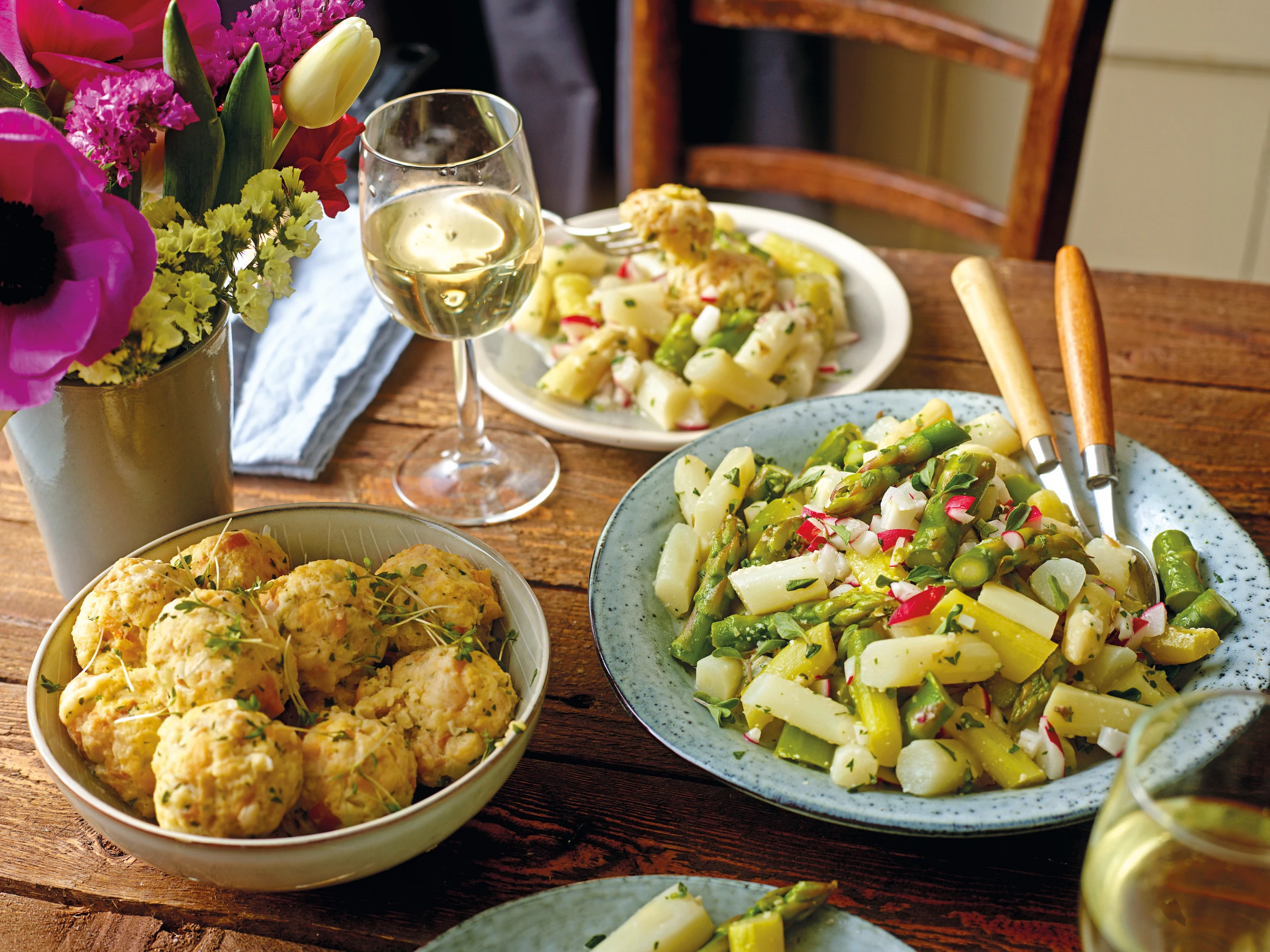 Spargelsalat mit Briocheknöderln