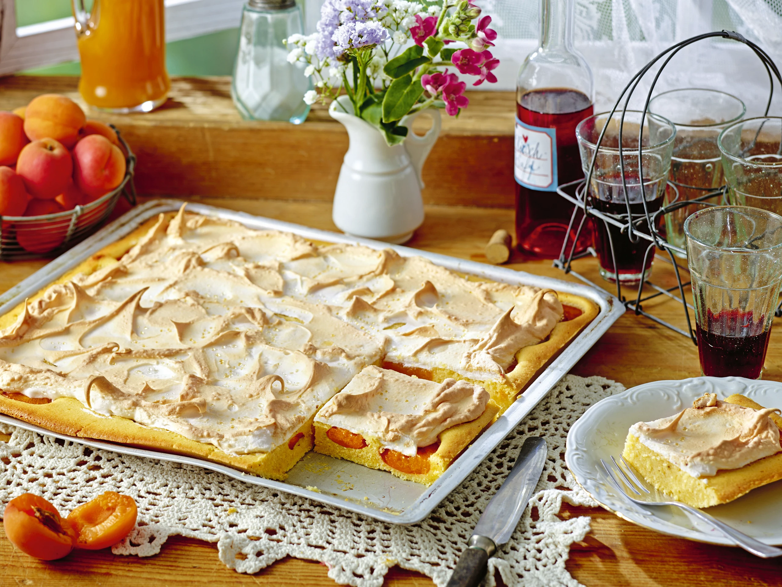 Marillenschnitte mit Schneehaube