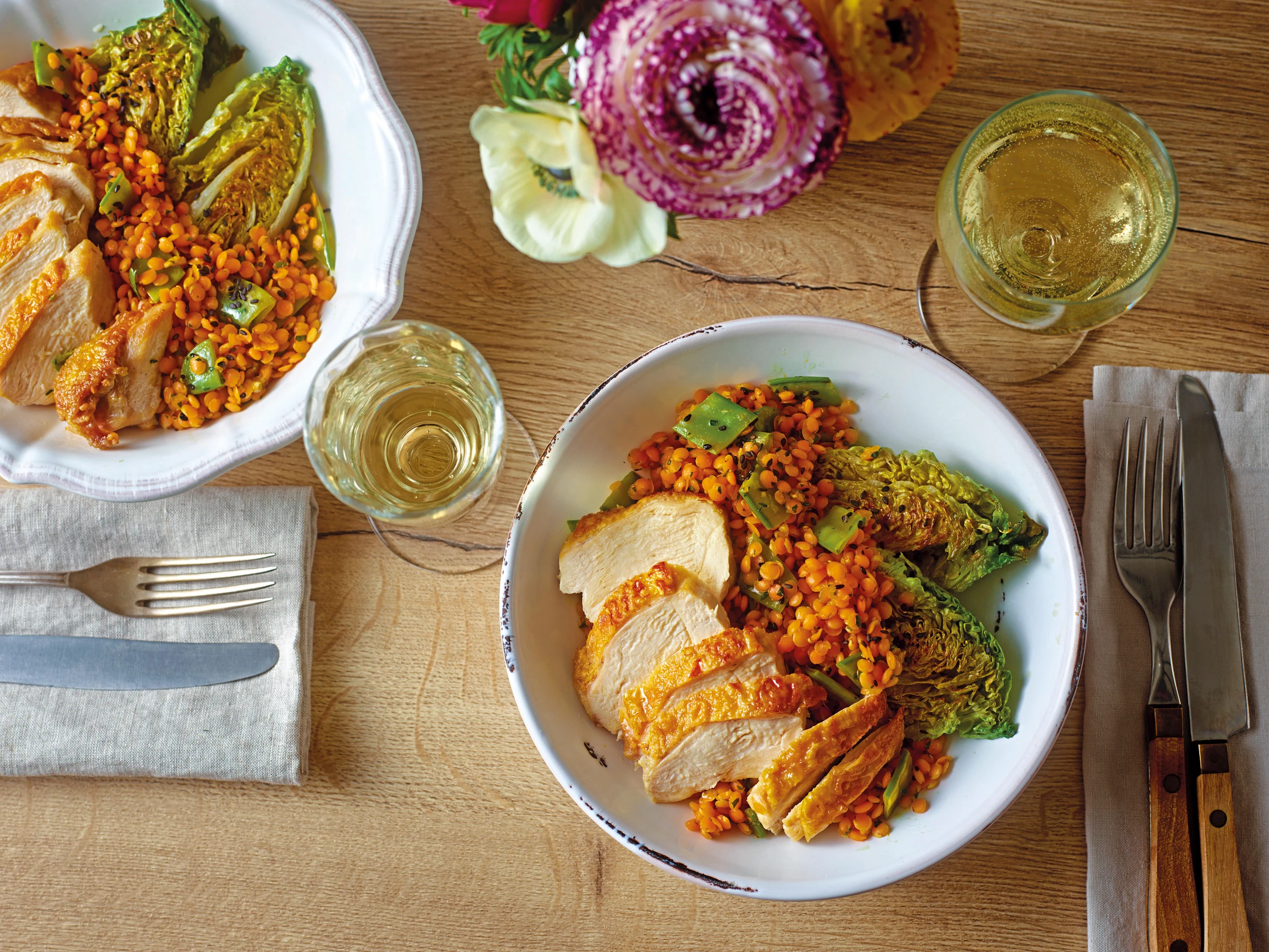Hühnersalat mit Linsen und Curry-Sesamdressing