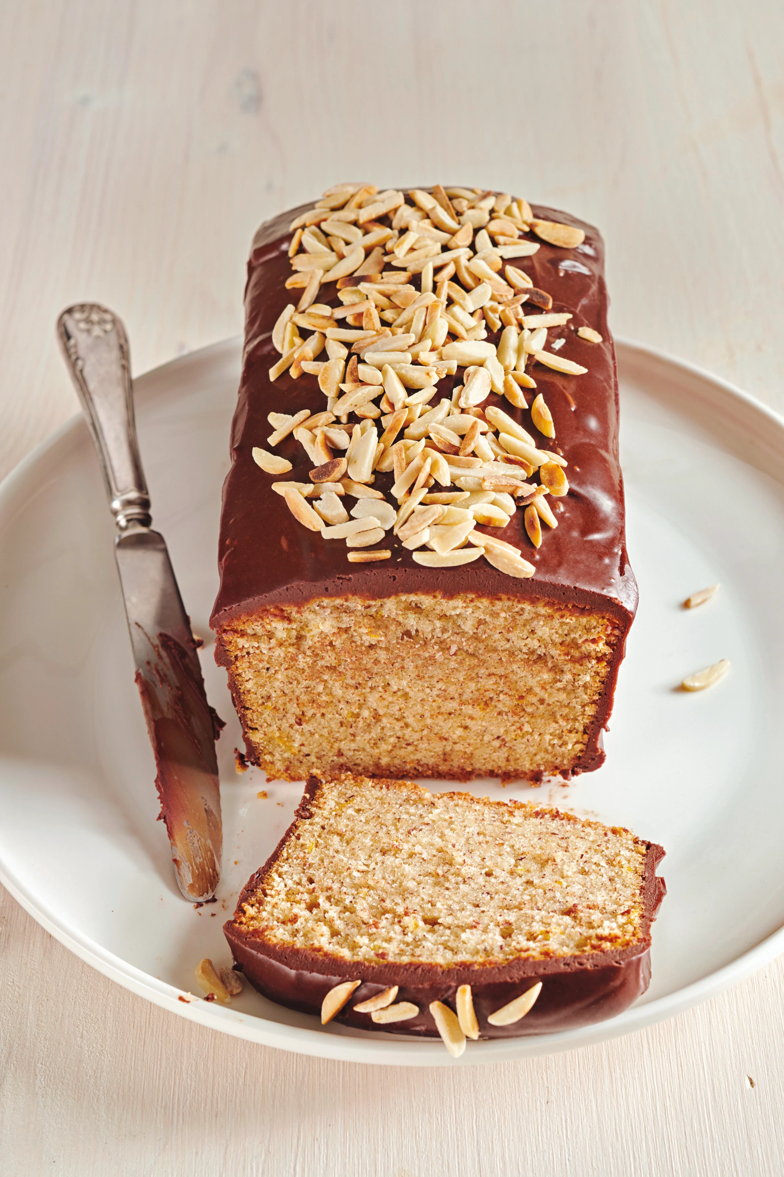 Saftiger Rührkuchen mit brauner Vanillebutter