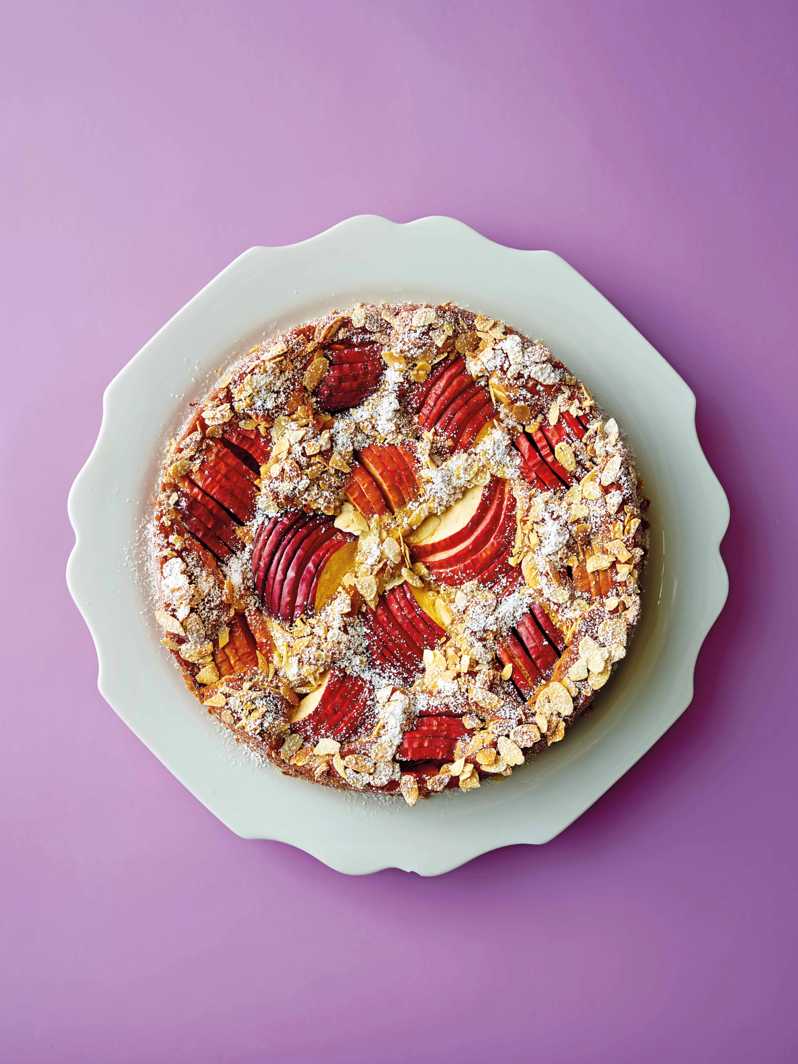 Apfelkuchen mit angezuckerten Mandeln