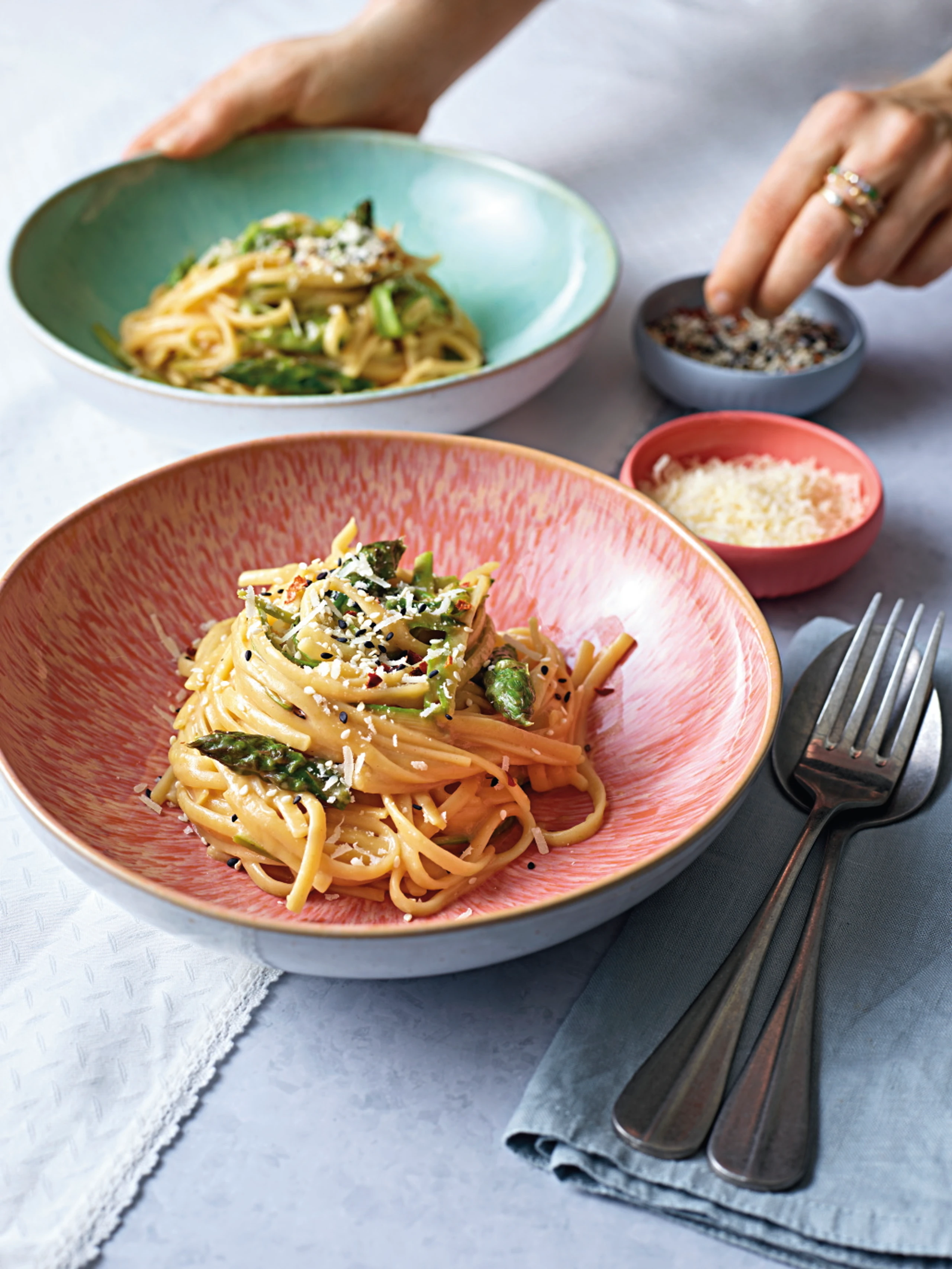 Miso-Parmesanpasta mit Spargel